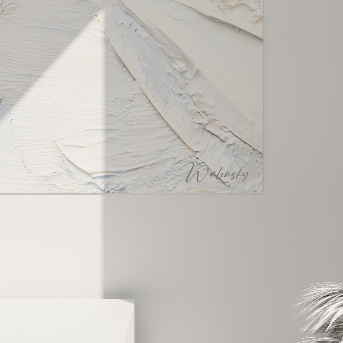 Empâtements blancs et bleu marine révélant la matière du patinage artistique en gros plan sur la toile