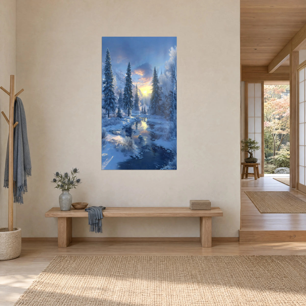 Schilderij bevroren beek en besneeuwde dennen, oranje en middernachtblauwe lucht, driekwart zicht in een japandi-gang met houten bank