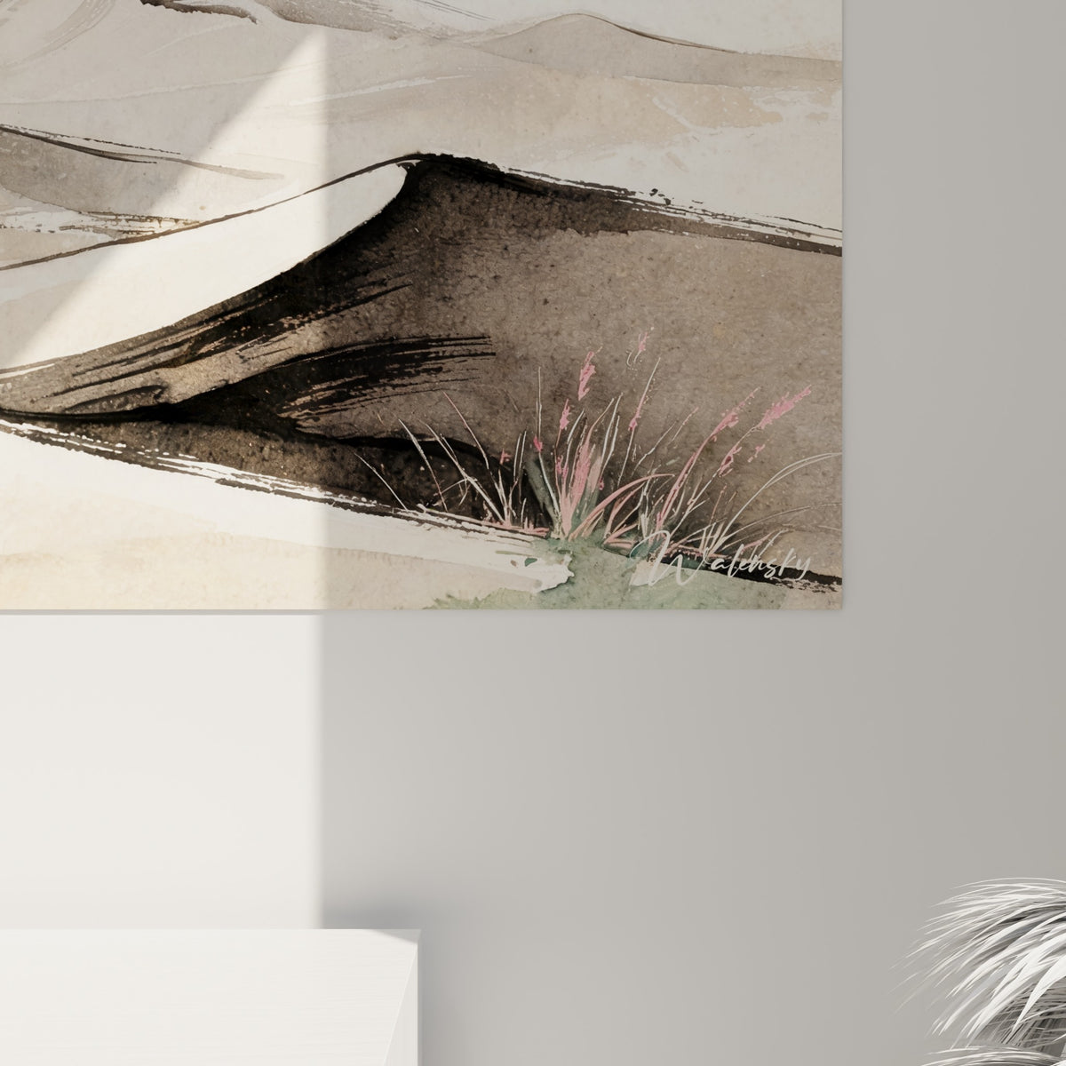 Détail des coulures d'encre noire et grain beige du sable sur cette œuvre désertique