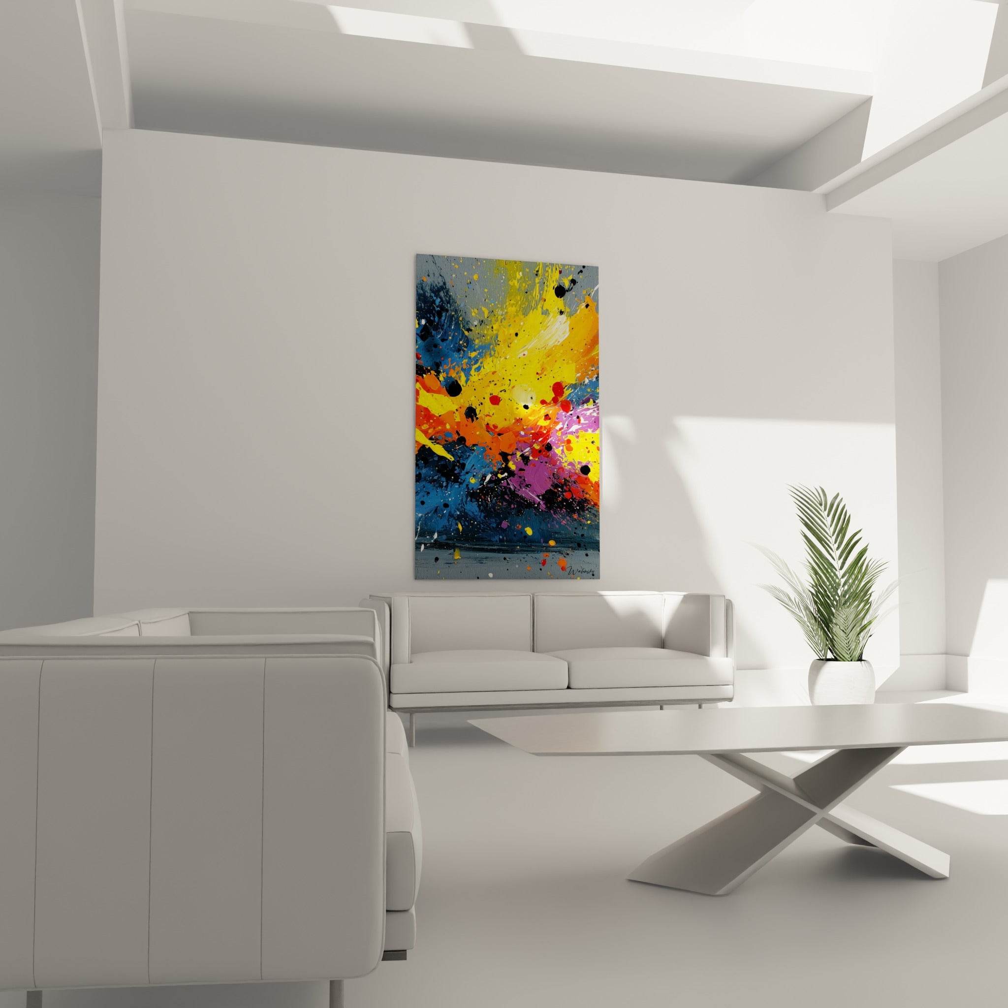 Composition orange et bleu marine éclatée au-dessus d'un canapé dans un salon lumineux