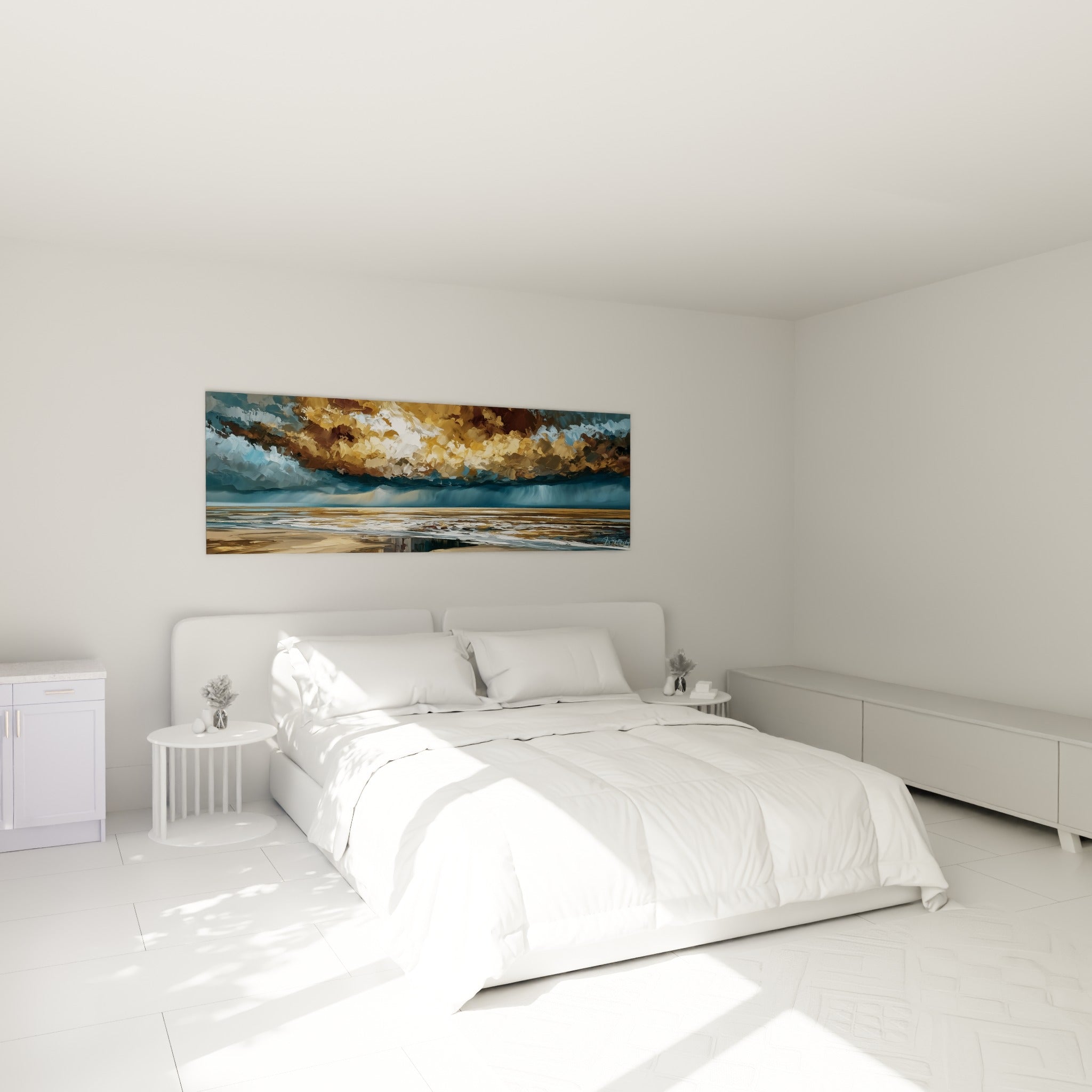 Nuages dorés et vagues bleu marine peints en larges touches, au-dessus d'un lit dans une chambre claire