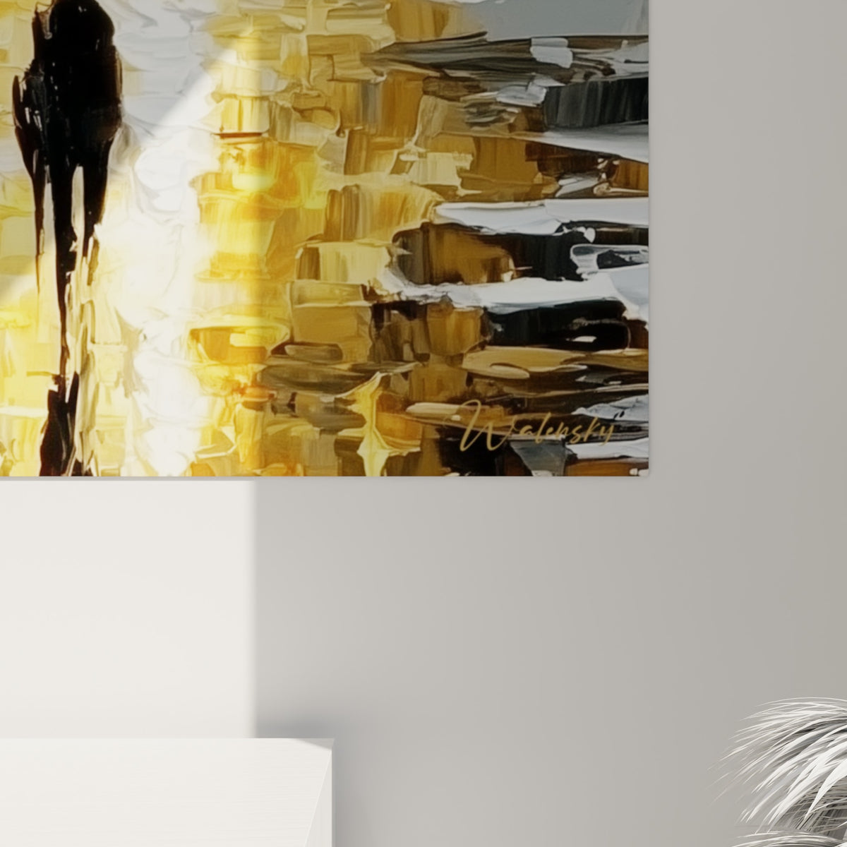 Empâtements dorés et gris se mêlant en reliefs épais, coulures lumineuses visibles de près sur la toile