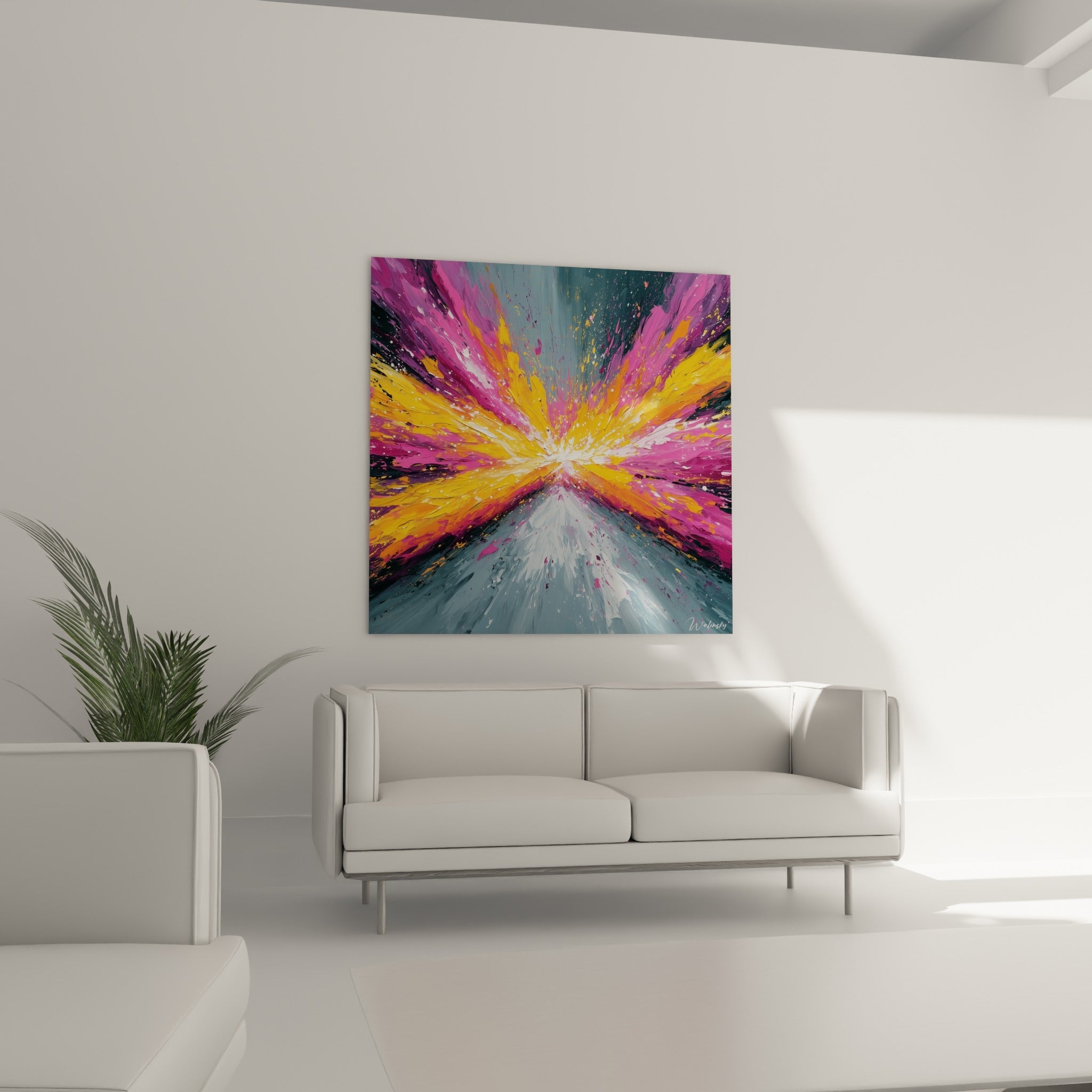 Jaillissement pictural orangé et rose vif au-dessus d'un canapé dans un salon lumineux et contemporain