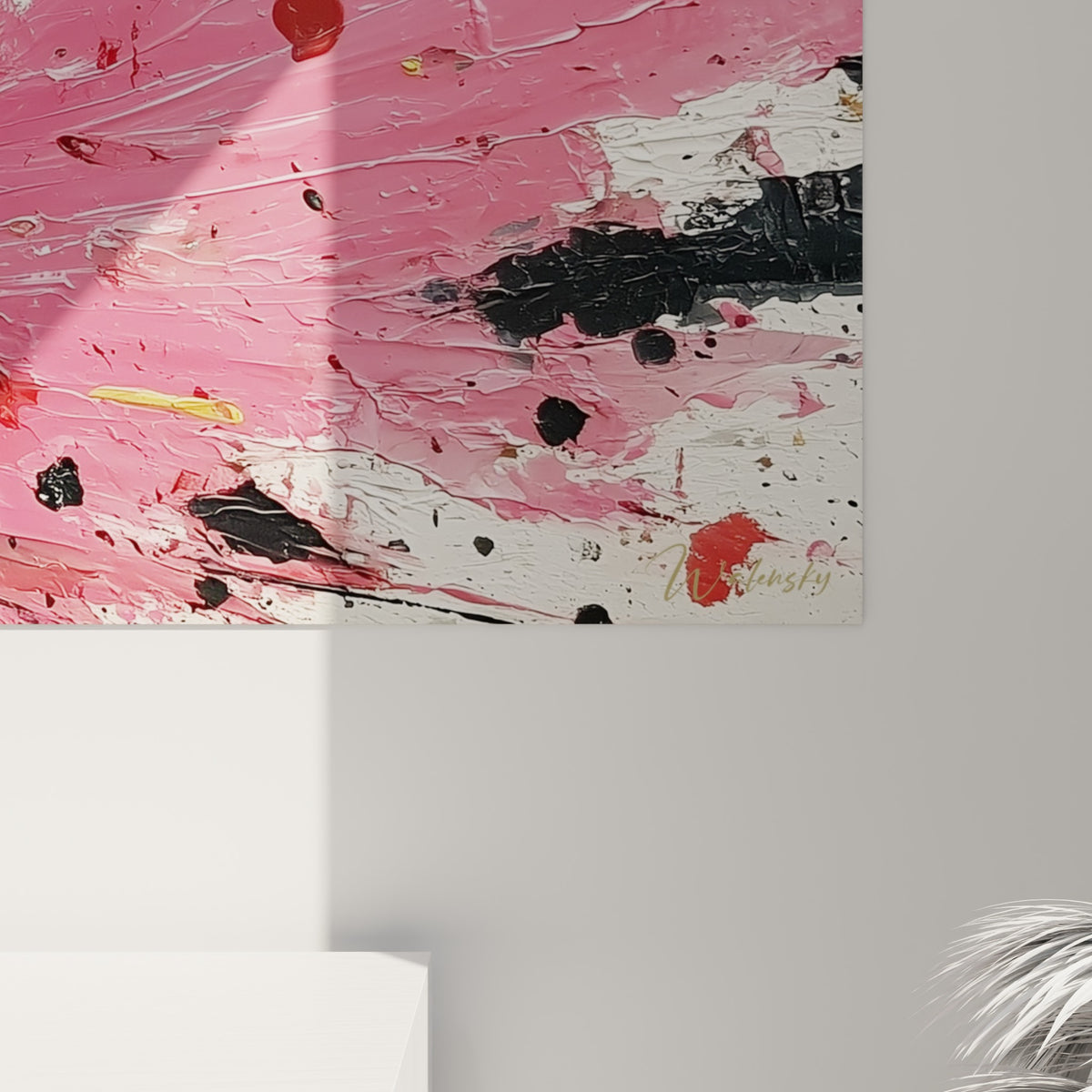Empâtements épais de peinture rose et jaune, coulures noires sur grain de toile visible