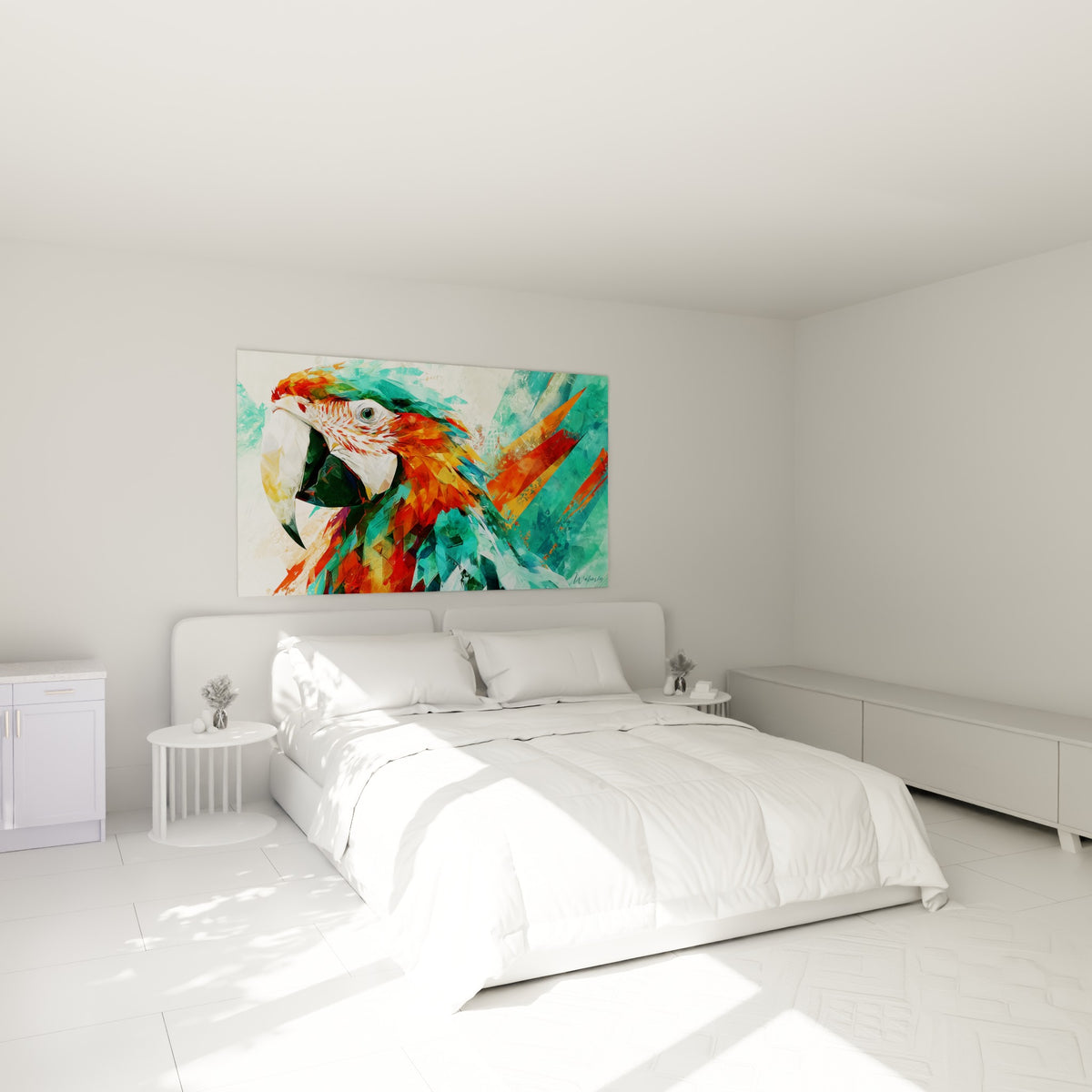 Perroquet aux couleurs rouge et turquoise vives, accroché au-dessus d'un lit dans une chambre claire