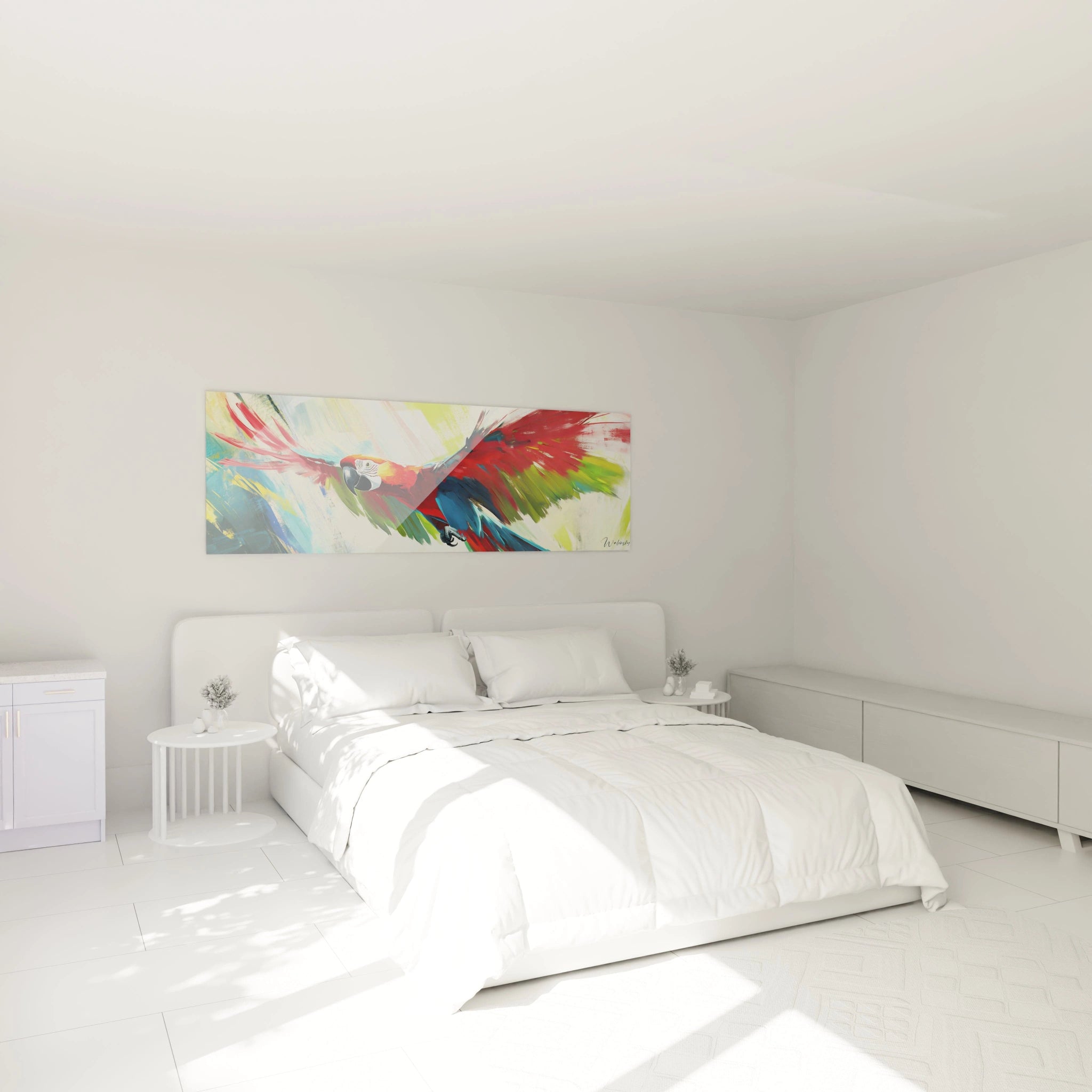 Tableau perroquet Walensky coloré accroché au-dessus d'un lit blanc dans une chambre moderne et lumineuse