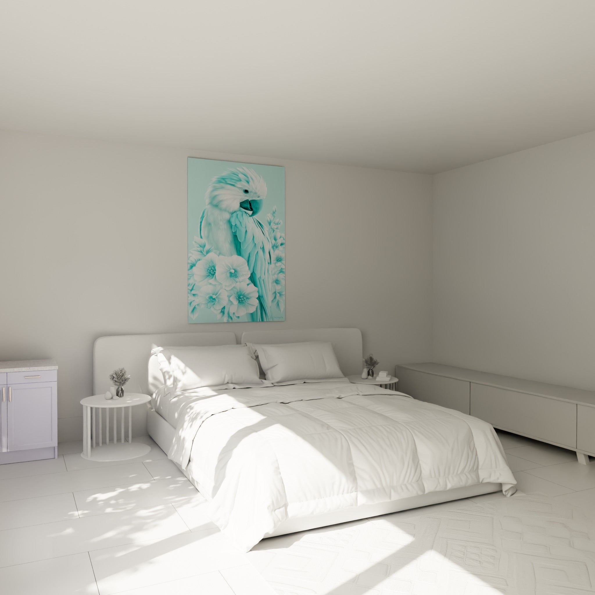 Perroquet turquoise et blanc au bec anthracite, accroché au-dessus d'un lit dans une chambre claire