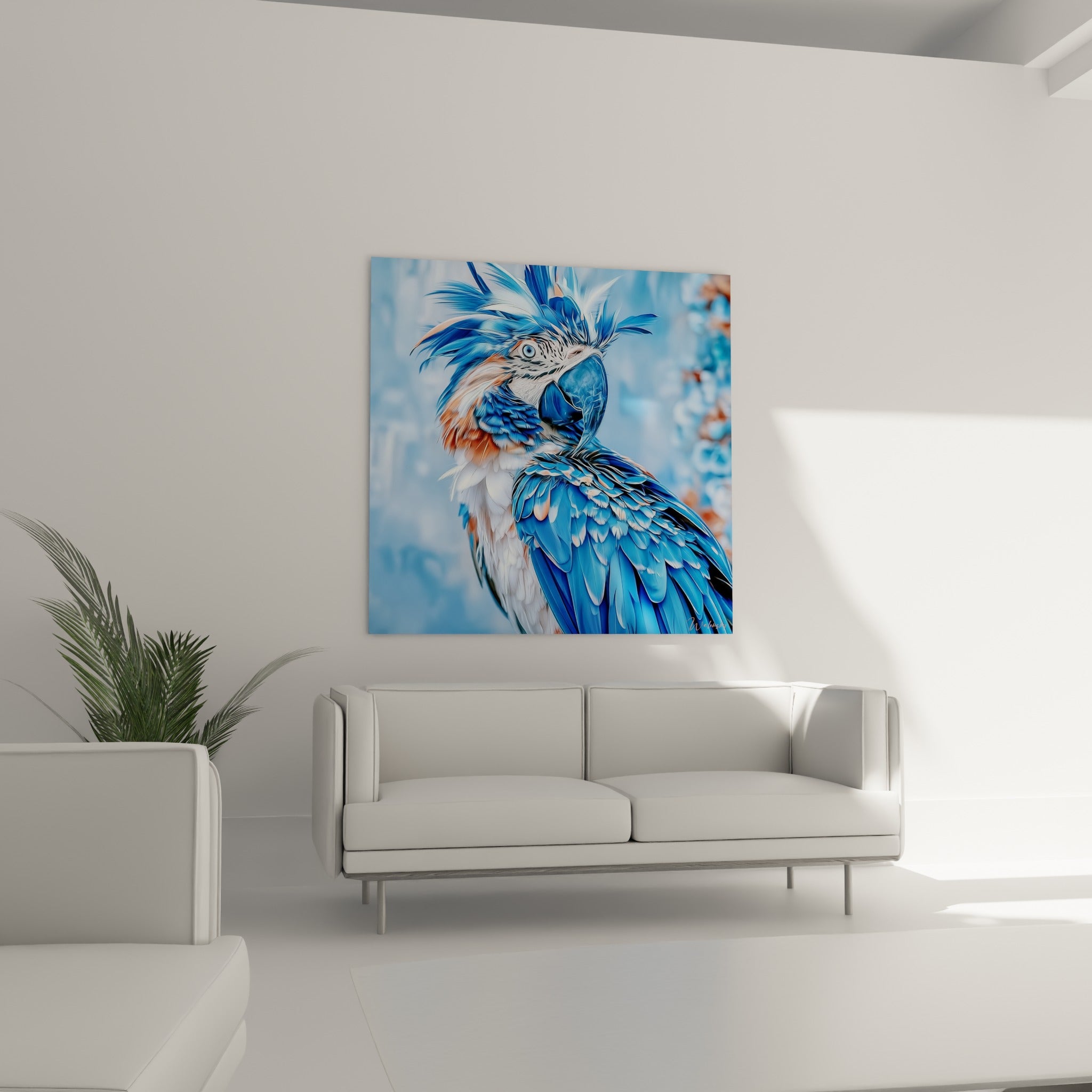 Plumage bleu pastel et blanc d'un perroquet texturé, accroché au-dessus d'un canapé dans un salon lumineux