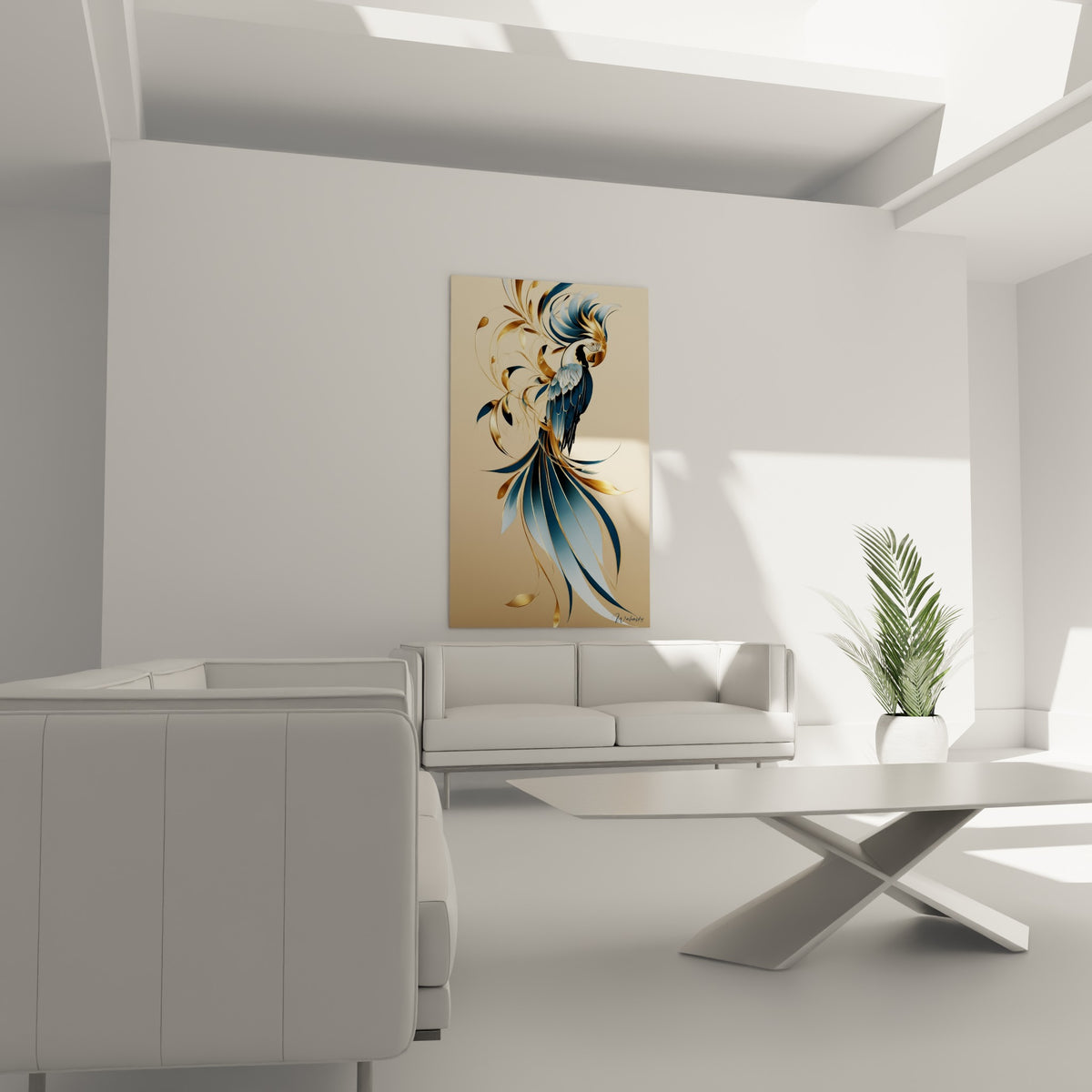 Plumage bleu marine et filigranes dorés du perroquet accroché au-dessus d'un canapé dans un salon lumineux