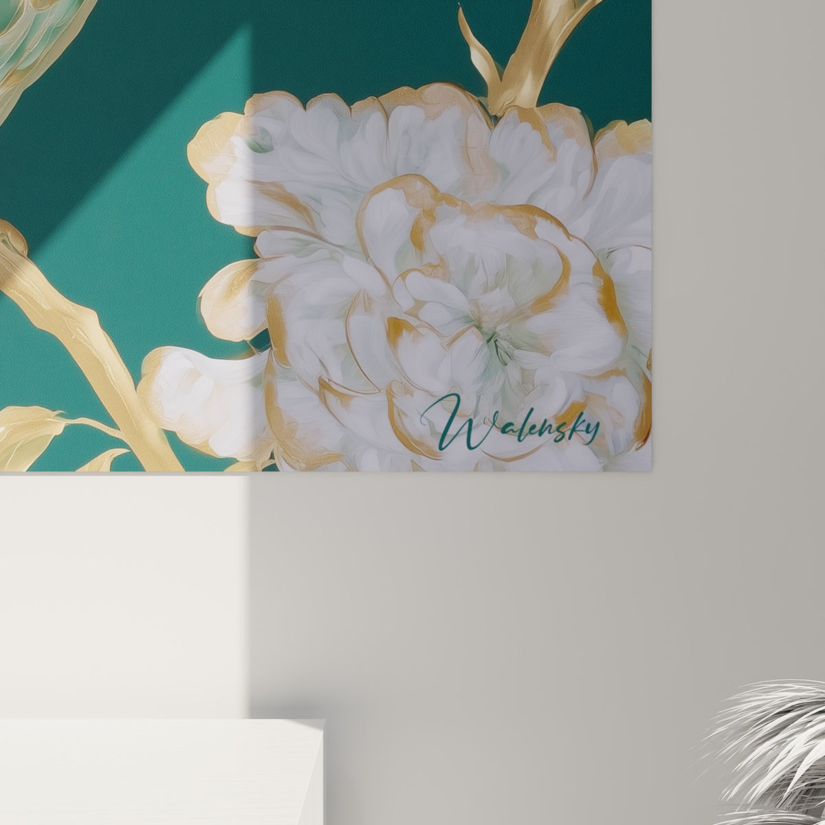 Détail des empâtements dorés et des touches bleu nuit sur les plumes du perroquet, où la matière peinte affleure la toile