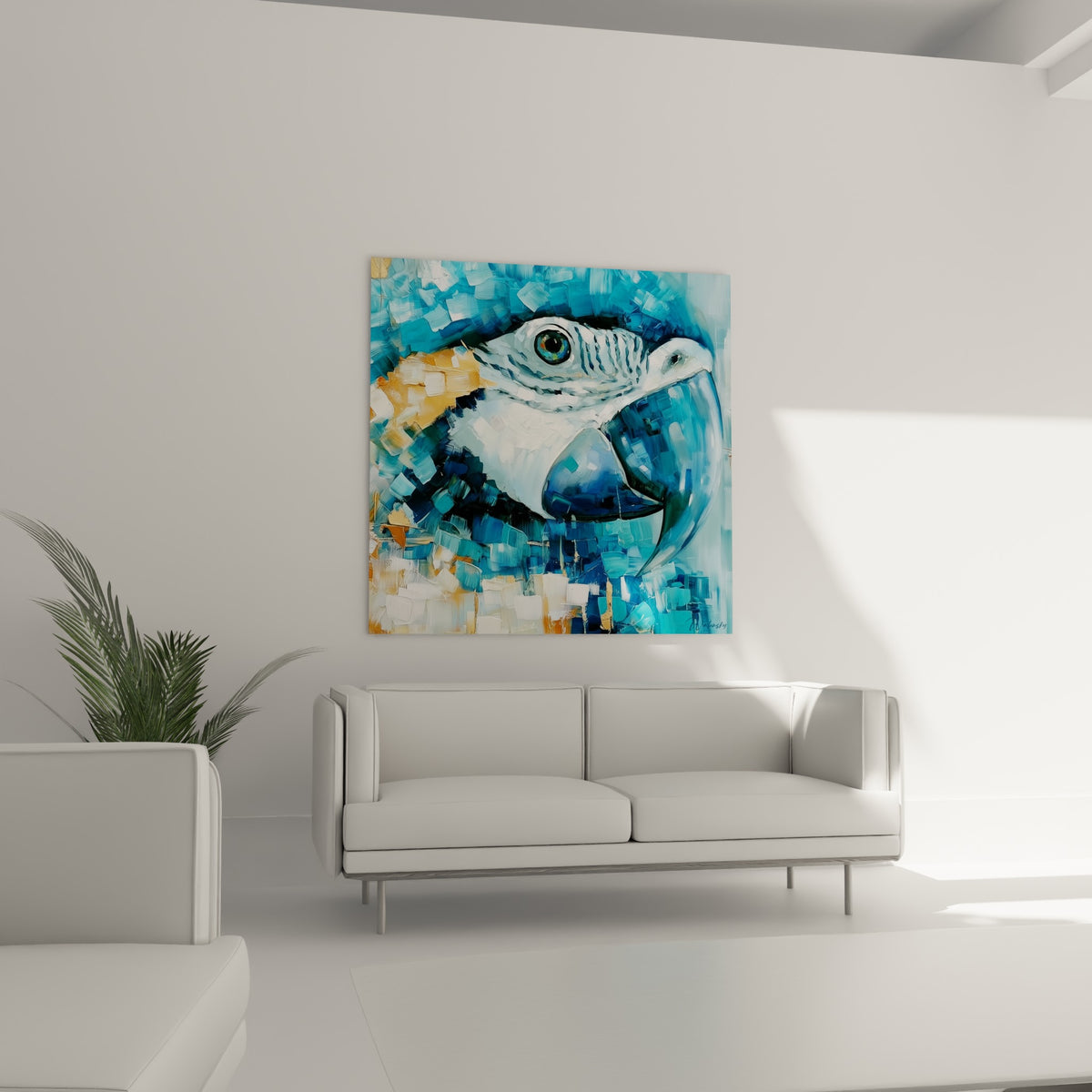 Regard intense du perroquet turquoise et ocre suspendu au-dessus d'un canapé dans un salon lumineux