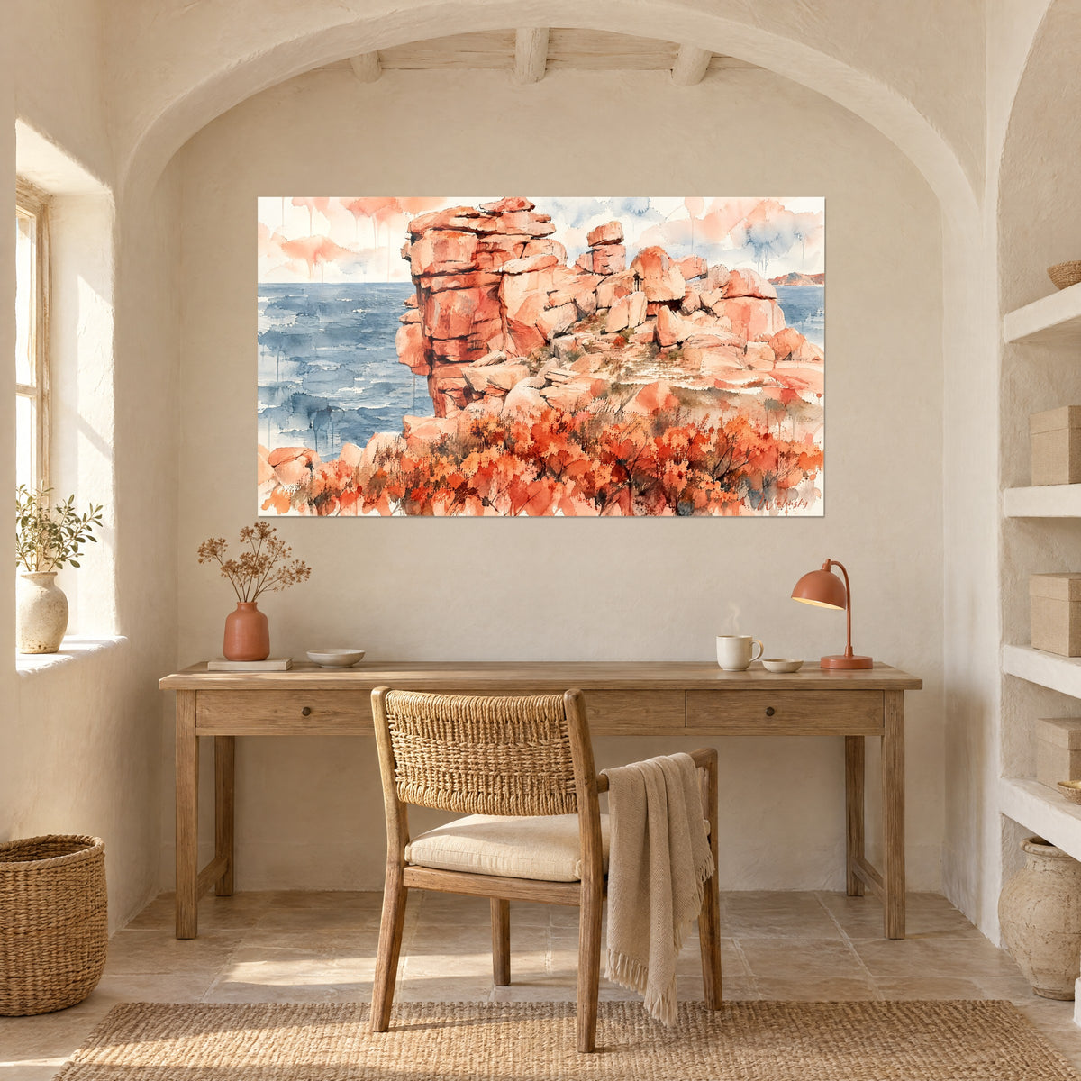 Quadro di Perros-Guirec con colature d'acquerello, rocce rosate e acqua grigia, appeso sopra una scrivania in legno chiaro