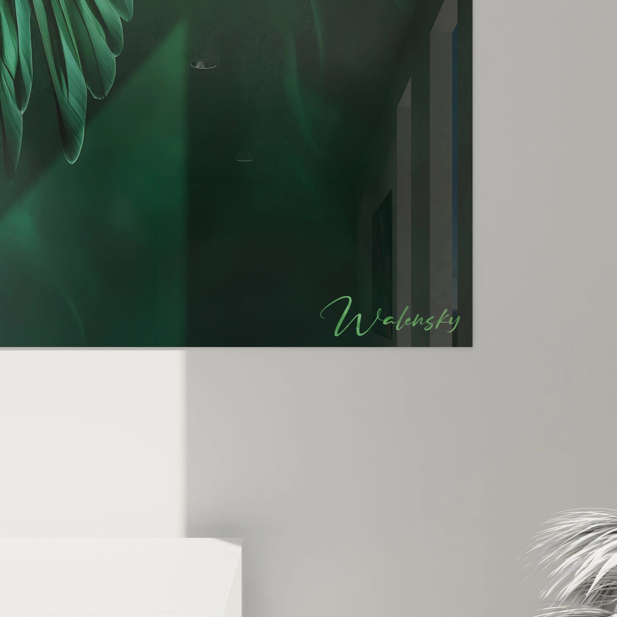 Tableau perruche en mouvement montrant l'oiseau exotique vert avec ses ailes pleinement déployées. Les textures précises des plumes contrastent avec l'atmosphère brumeuse de l'arrière-plan, créant une impression de légèreté et de grâce naturelle.