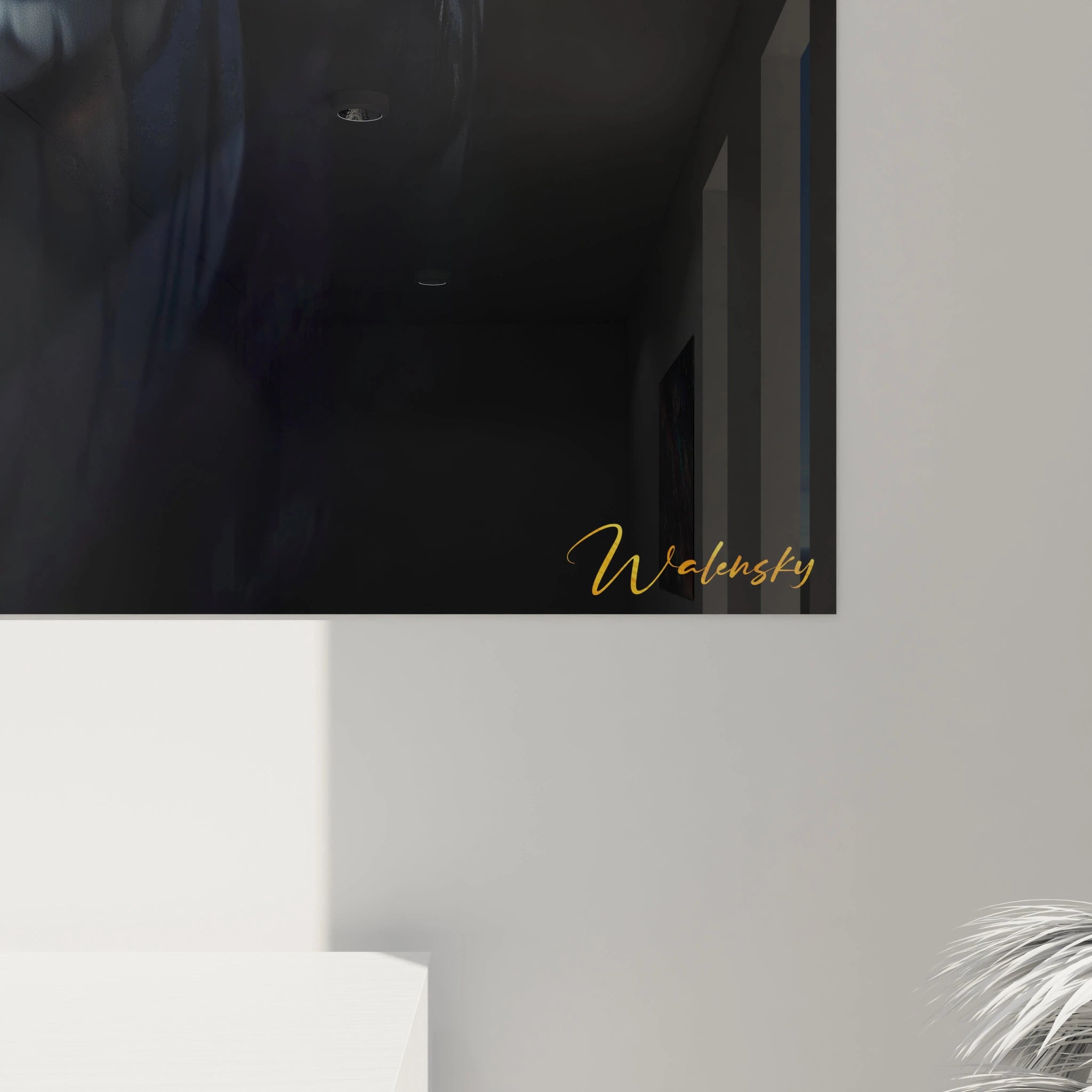 Un tableau cacatoès exotique illustrant un cacatoès noir à huppe jaune avec des détails hyperréalistes, montrant les textures variées des plumes, les contrastes dramatiques entre le noir profond et le jaune éclatant, sur un fond noir intense.