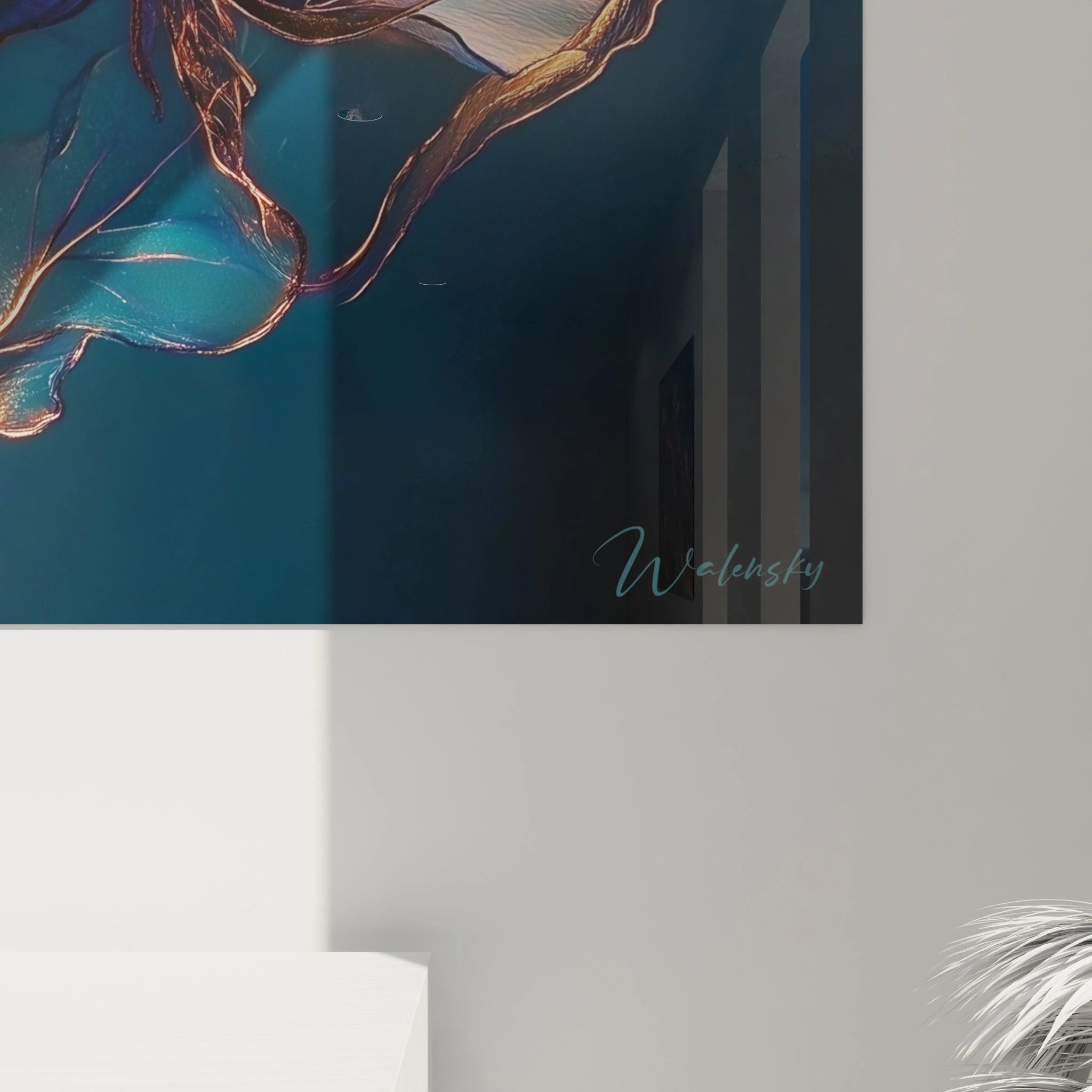 Un tableau fleurs artistique affichant deux roses stylisées aux teintes luminescentes de violet, rose et blanc, avec des contours précis et des reflets dorés, créant une atmosphère onirique sur un fond bleu profond texturé.