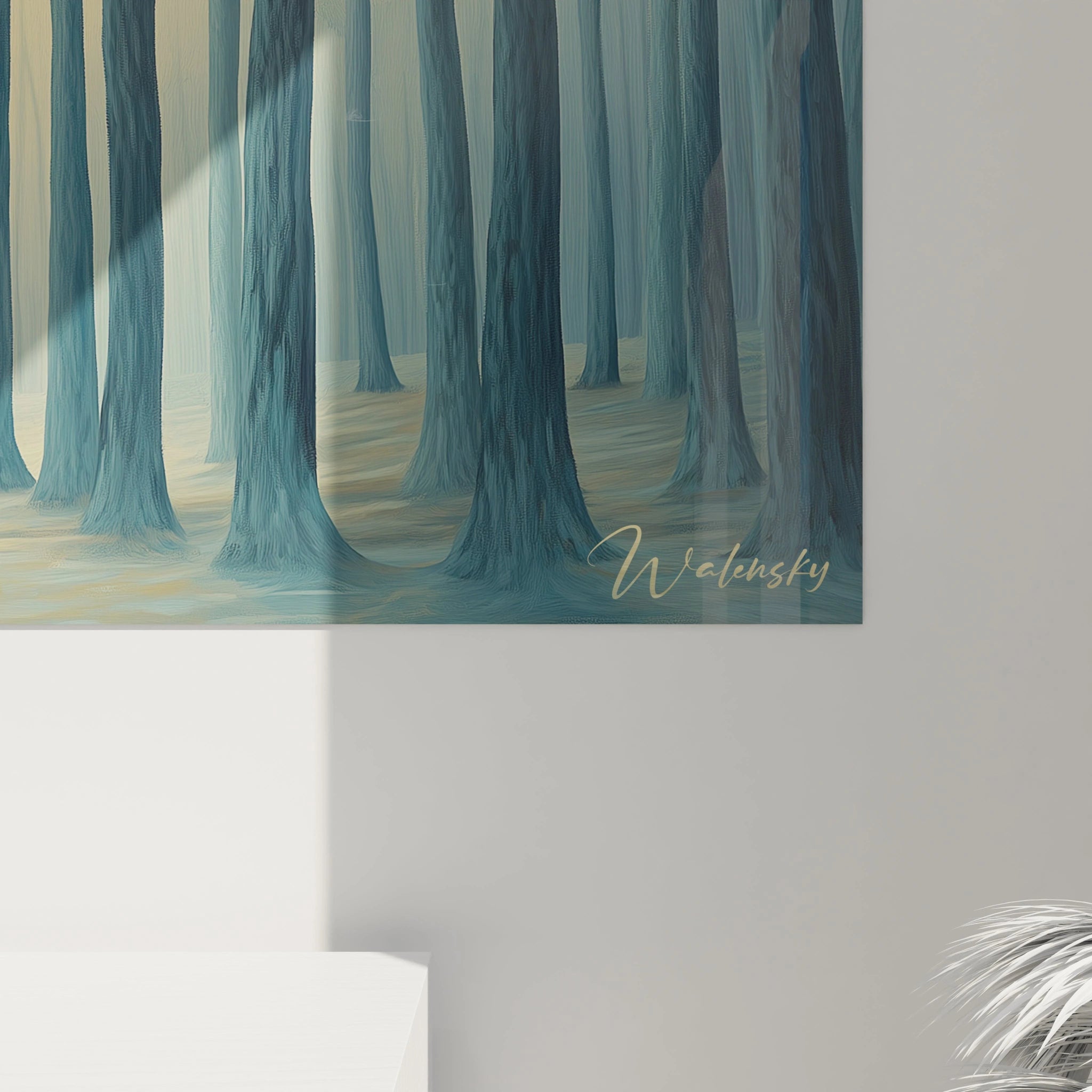 Un tableau Pin nature figurant une forĂȘt stylisĂ©e aux tons bleus et dorĂ©s, avec des troncs verticaux marquĂ©s et une atmosphĂšre brumeuse, utilisant des dĂ©gradĂ©s progressifs pour lâeffet de profondeur.