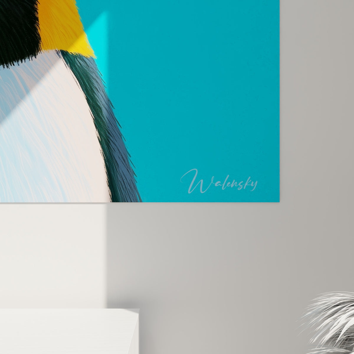 Détail du bec orangé et des plumes noires du pingouin, matière lissée et couleurs vives qui se touchent
