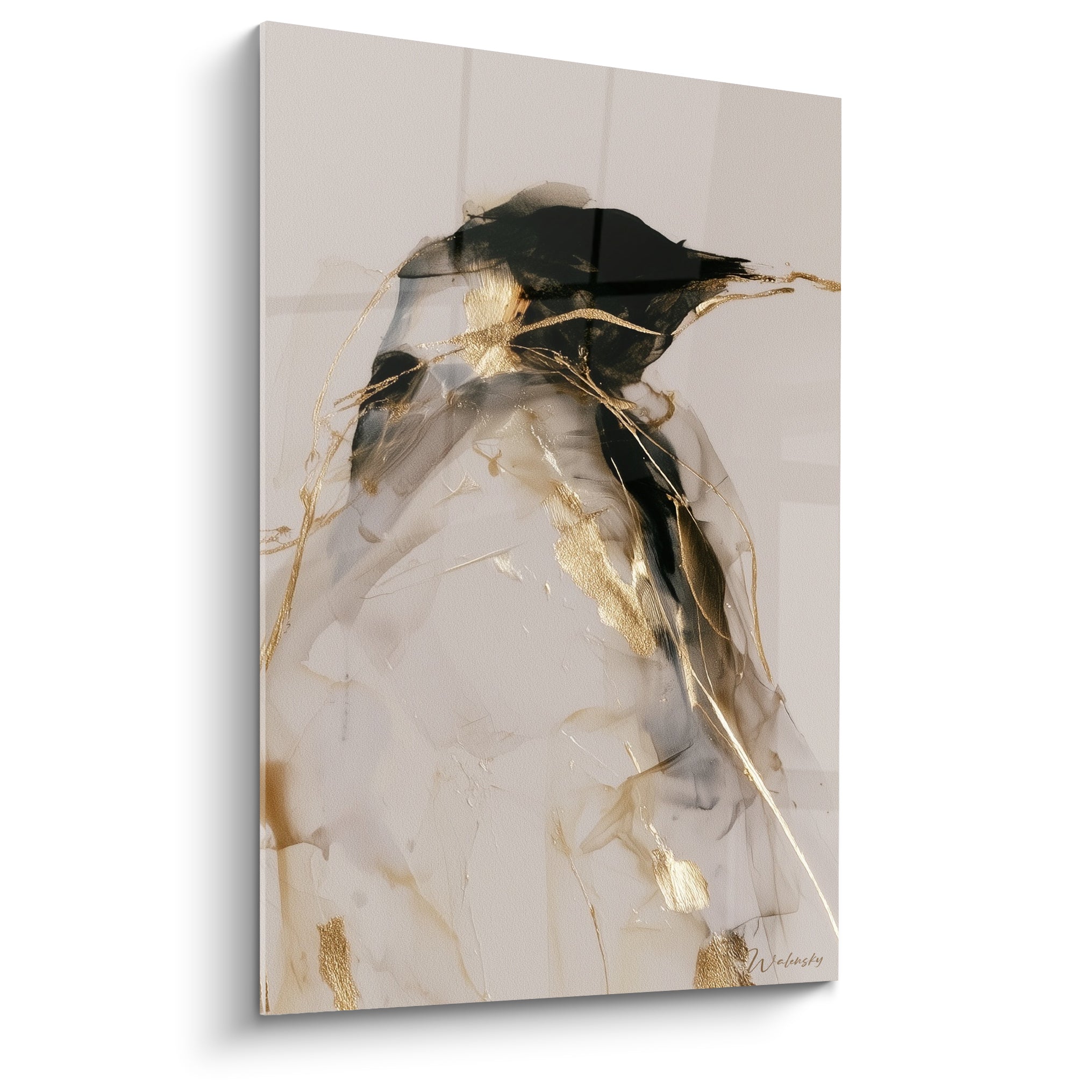 Pingouin abstrait noir et doré sur fond beige marbré, silhouette fluide et raffinée