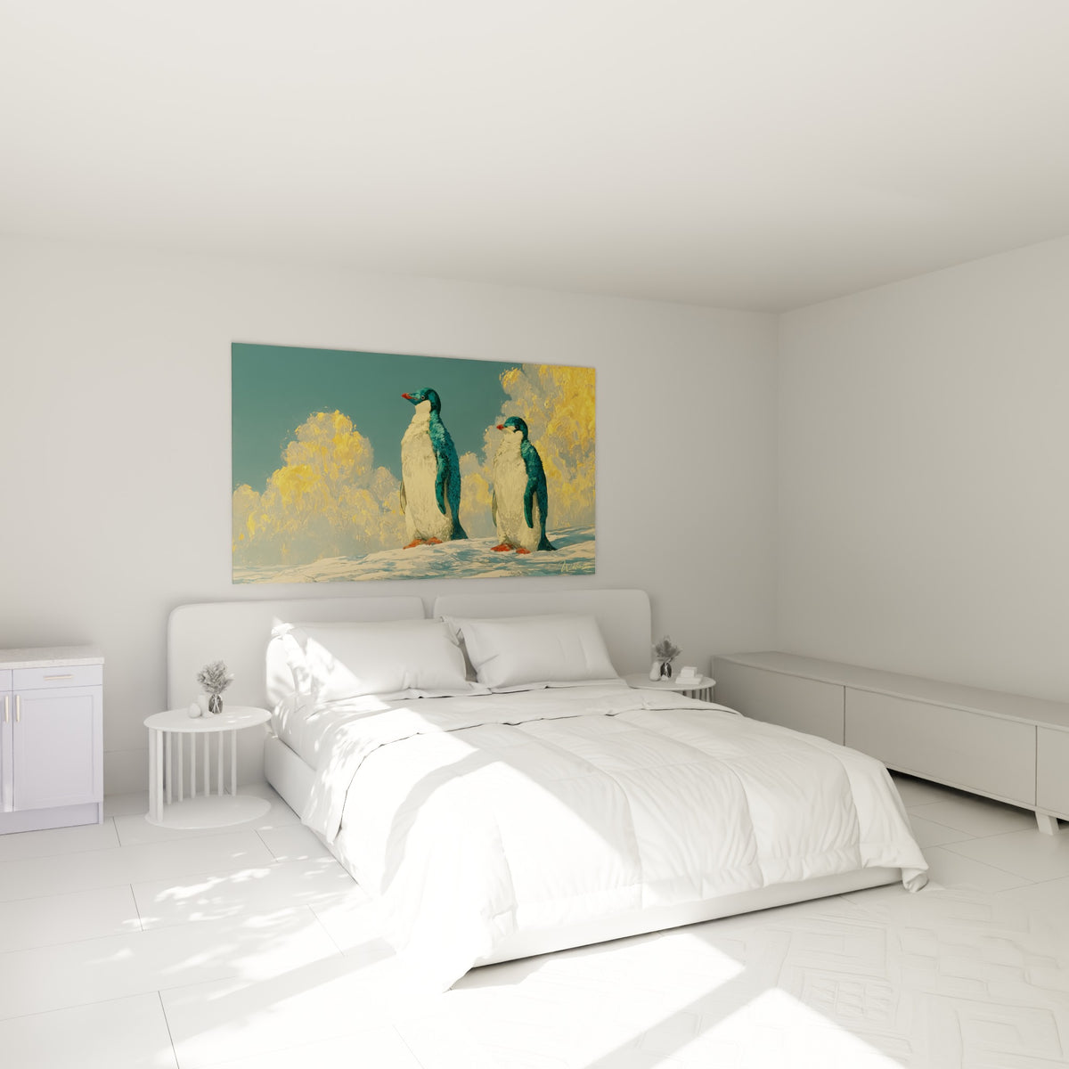 Deux pingouins bleu sarcelle au fond doré, becs orangés, accrochés au-dessus d'un lit dans une chambre claire
