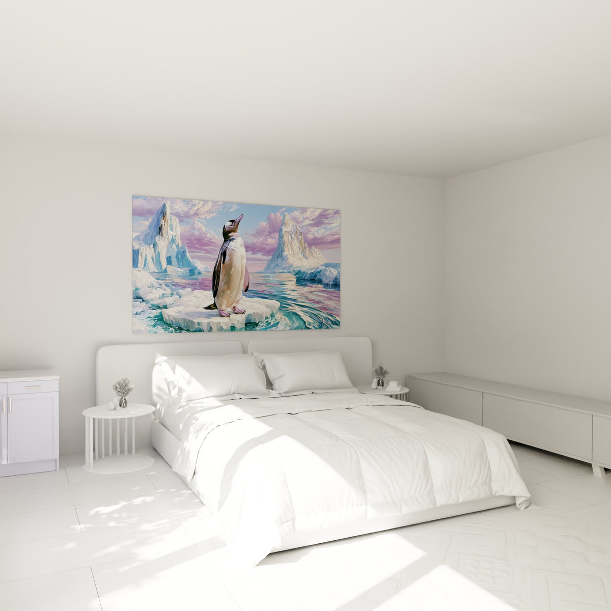 Silhouette du pingouin mauve et turquoise contemplant l'horizon, au-dessus d'un lit dans une chambre claire
