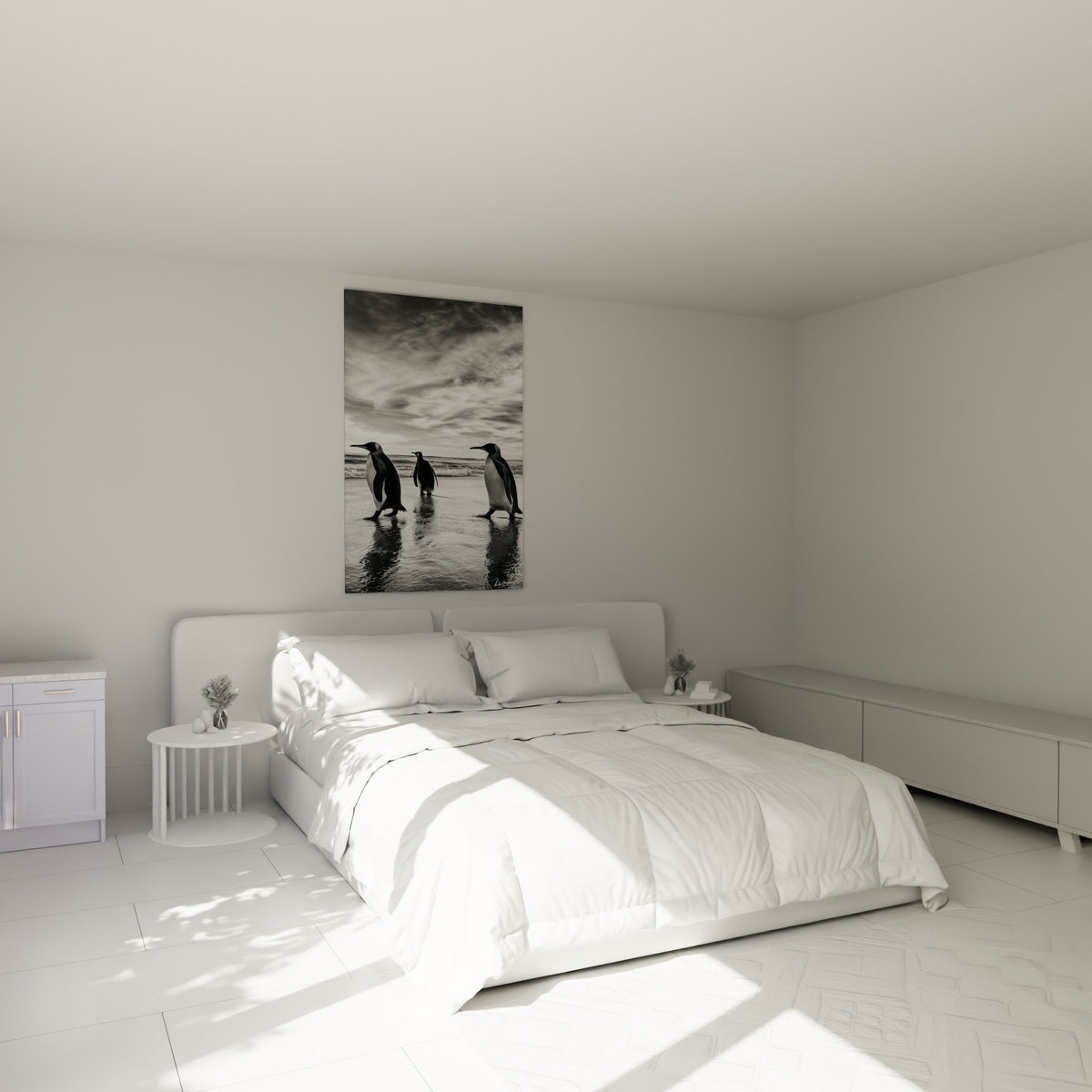 Manchots gris et blancs avançant vers l'océan, accrochés au-dessus d'un lit dans une chambre claire.