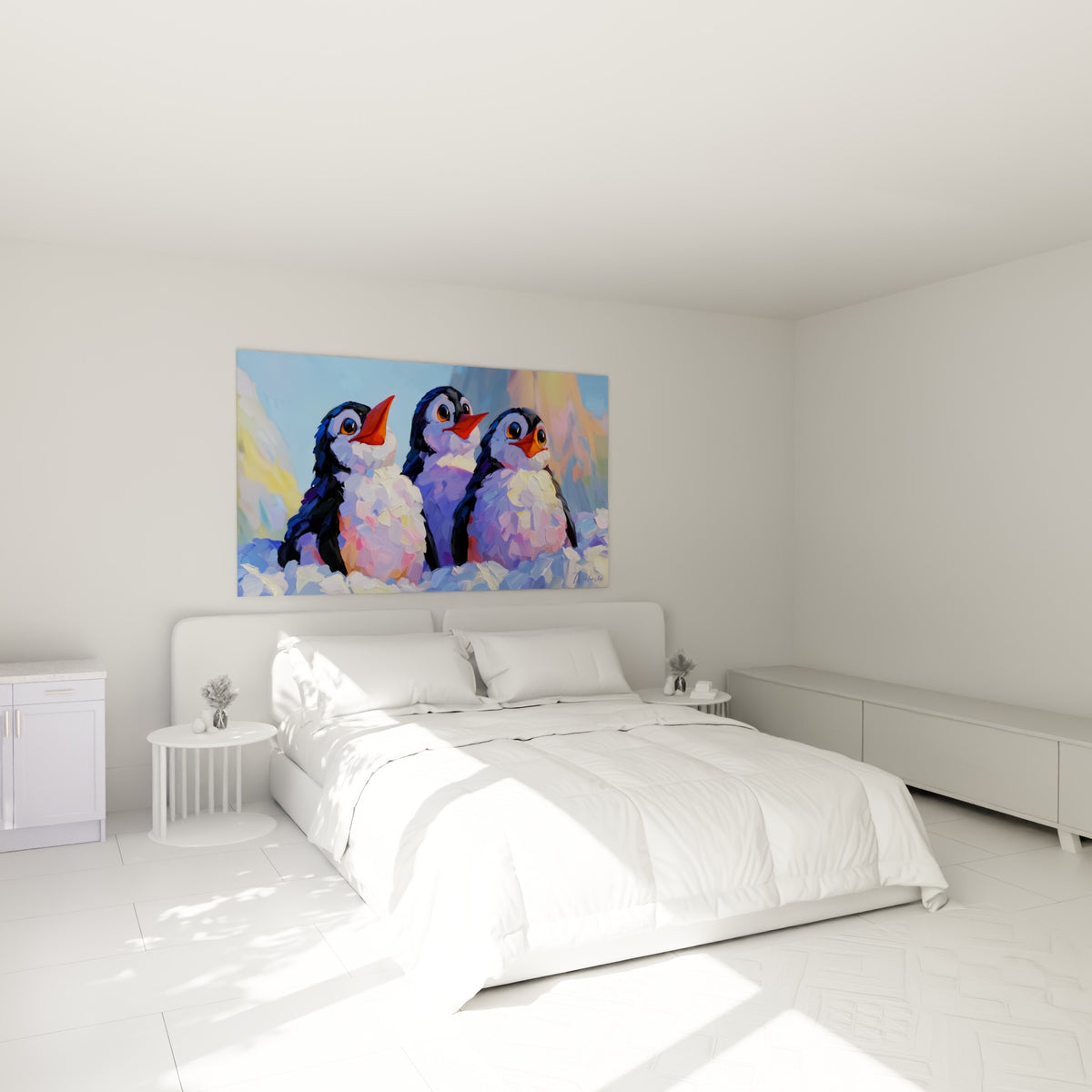 Manchots au bec orange et plumage bleu pastel accrochés au-dessus d'un lit dans une chambre claire