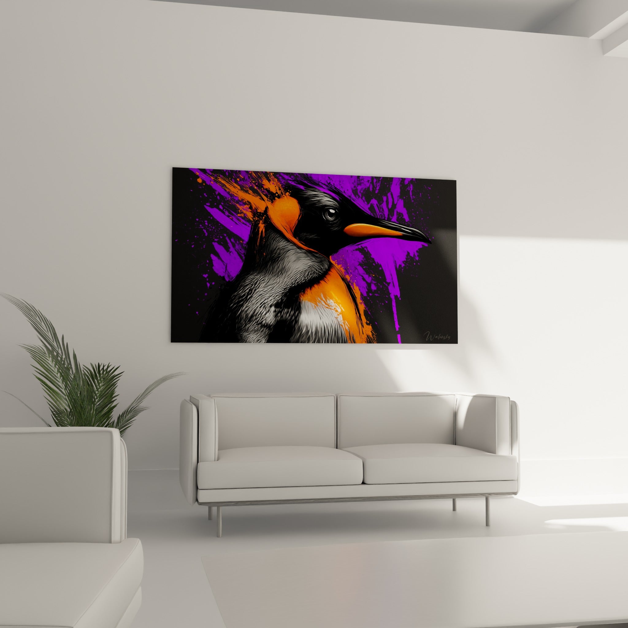 Portrait de pingouin aux touches violettes et orange placé au-dessus d'un canapé dans un salon lumineux