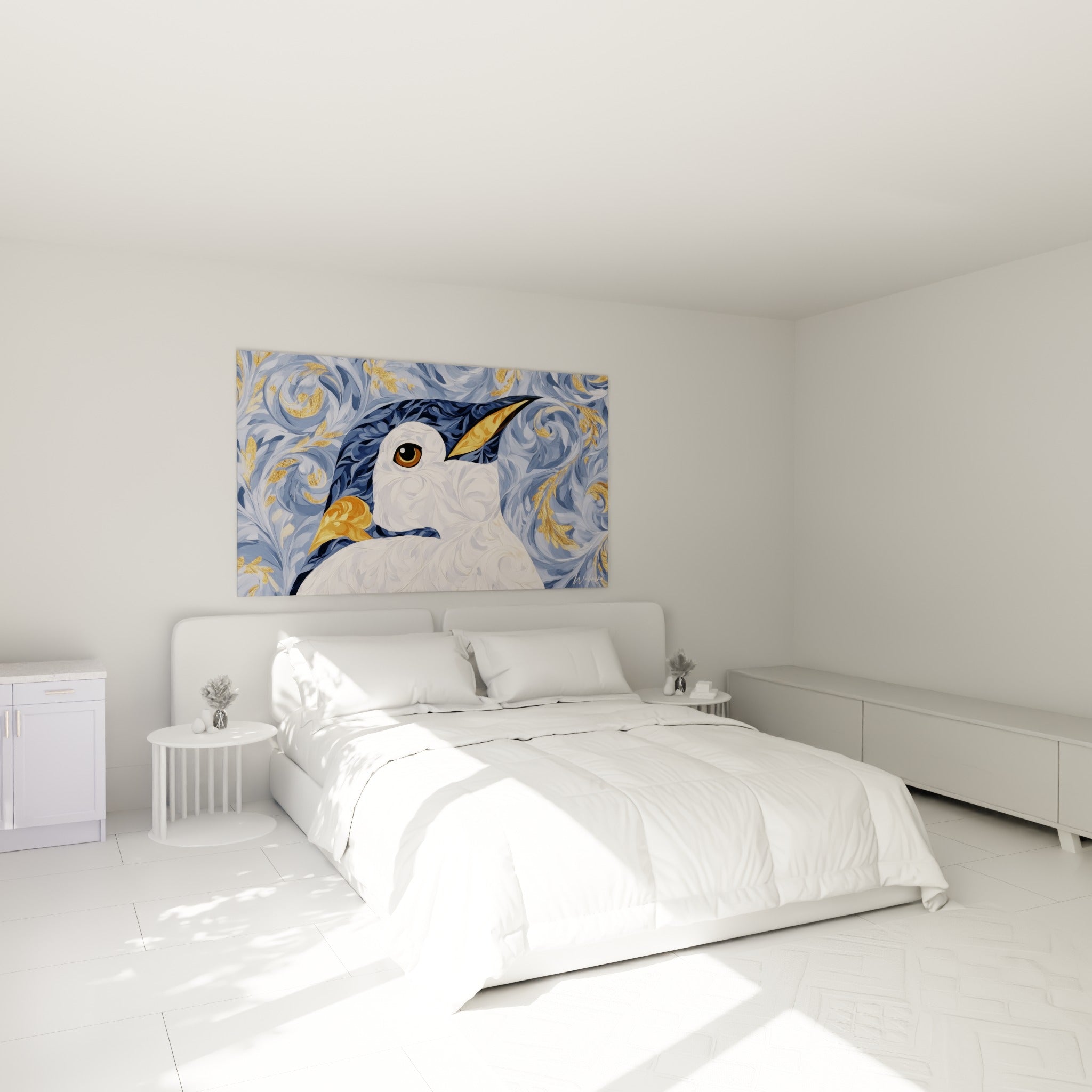 Portrait de Pingouin bleu et doré accroché au-dessus d'un lit dans une chambre claire