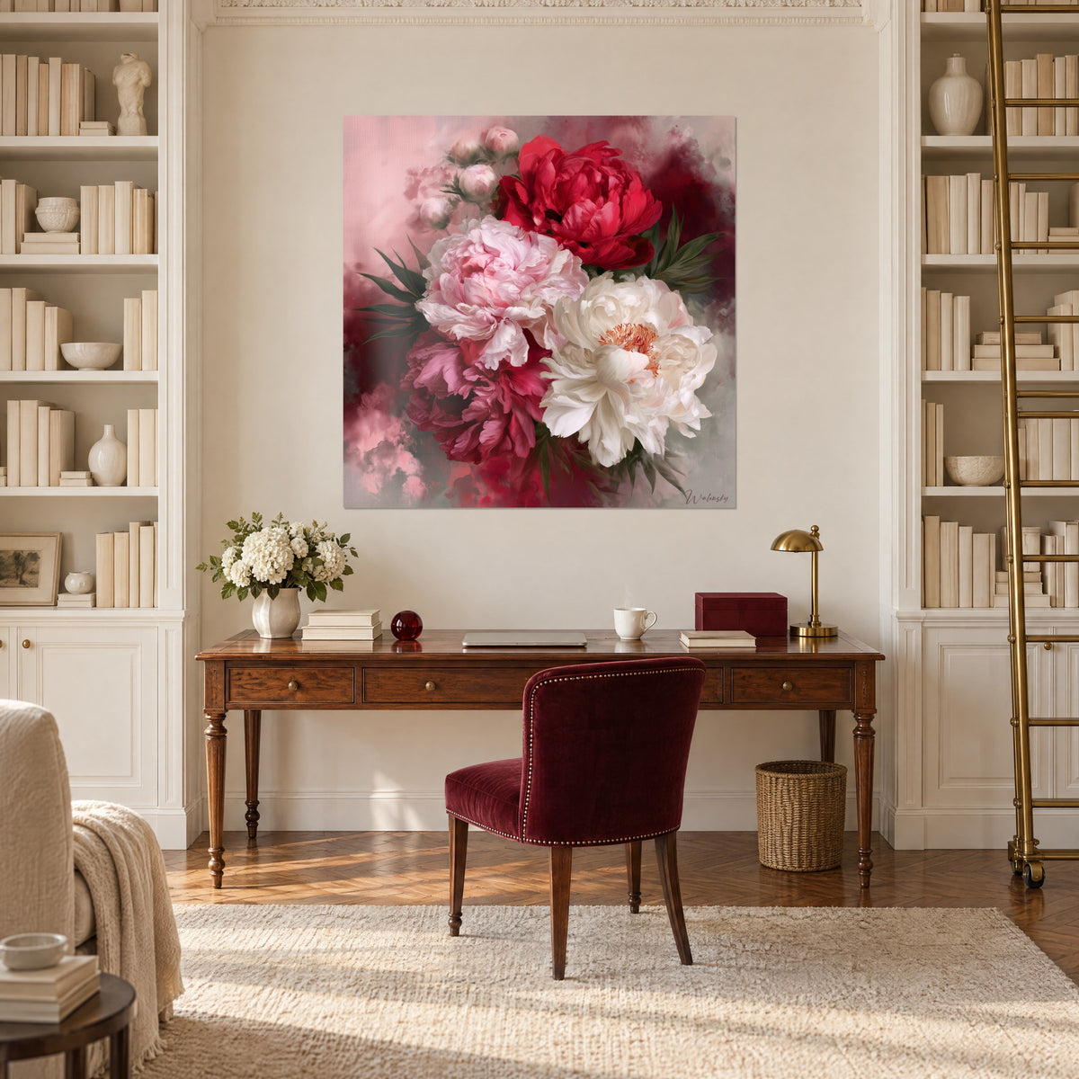 Schilderij scharlakenrode pioen en ivoorkleurige bloemen met oranje hart, roze en wijnrode achtergrond, tussen twee boekenkasten in een werkkamer