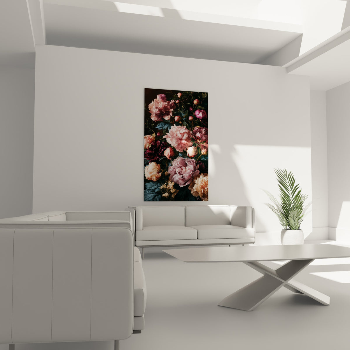 Corolles de pivoines ivoire et bordeaux richement texturées, au-dessus d'un canapé dans un salon lumineux