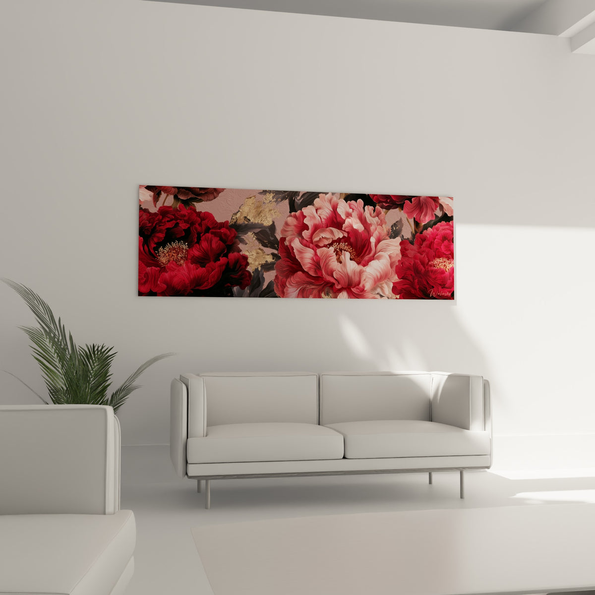 Fleurs de pivoine rose pastel et bordeaux épanouies au-dessus d'un canapé dans un salon lumineux