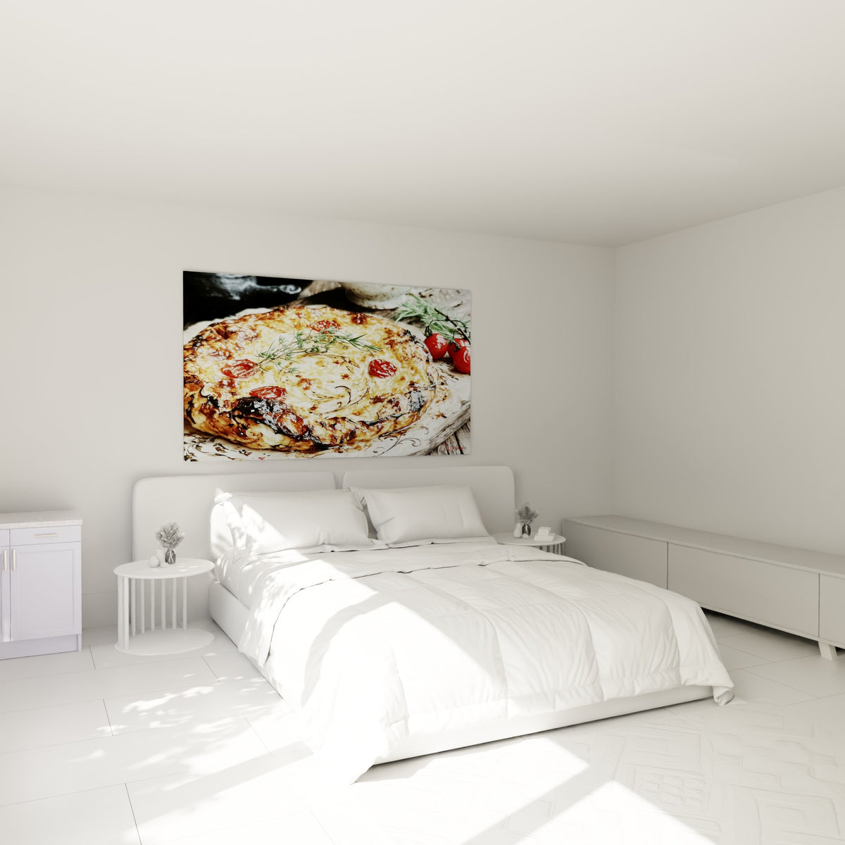 Croûte caramelisée et tomates rouge vif d'une pizza artisanale, au-dessus d'un lit dans une chambre claire
