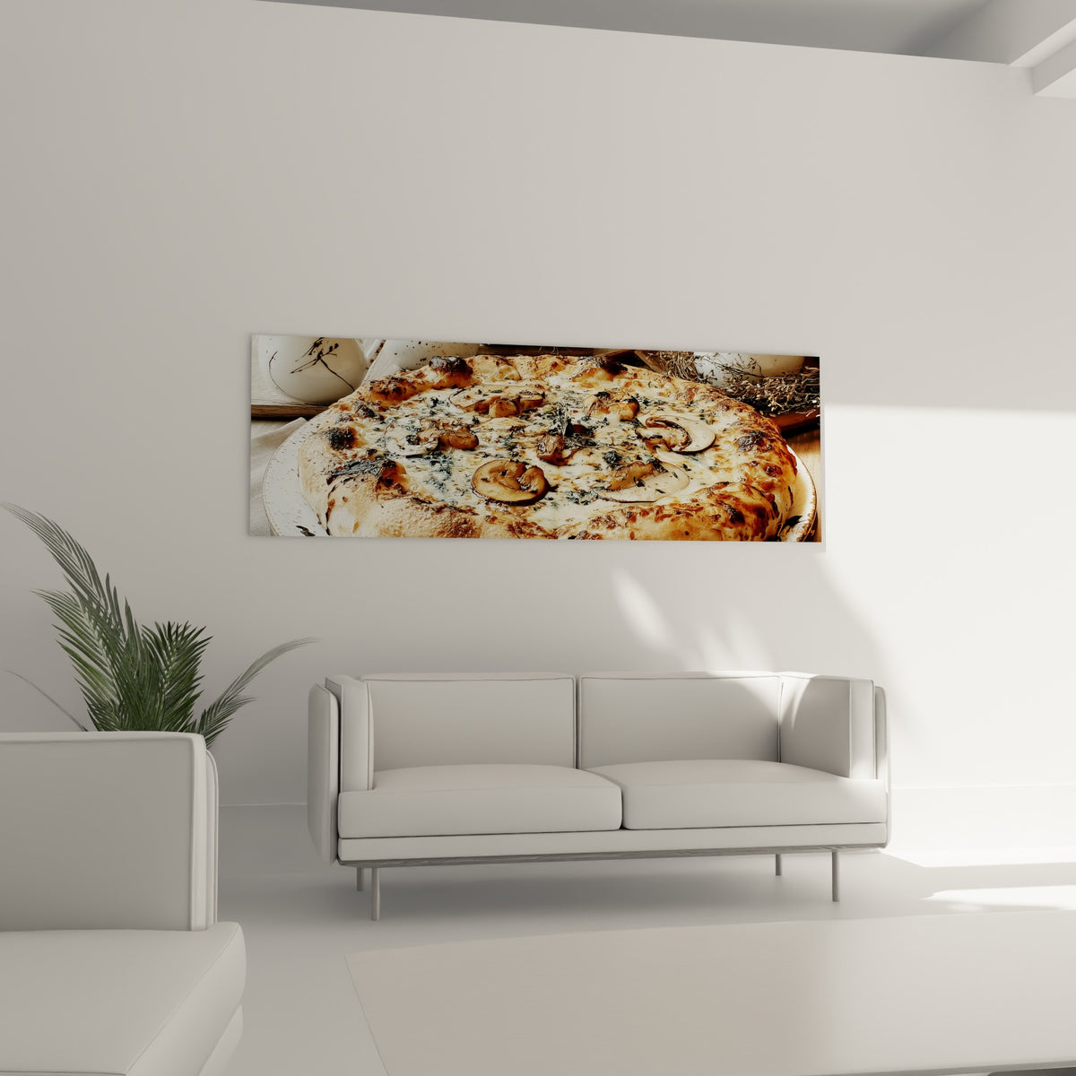Fromage fondu et champignons dorés d'une pizza rustique, suspendue au-dessus d'un canapé dans un salon lumineux.