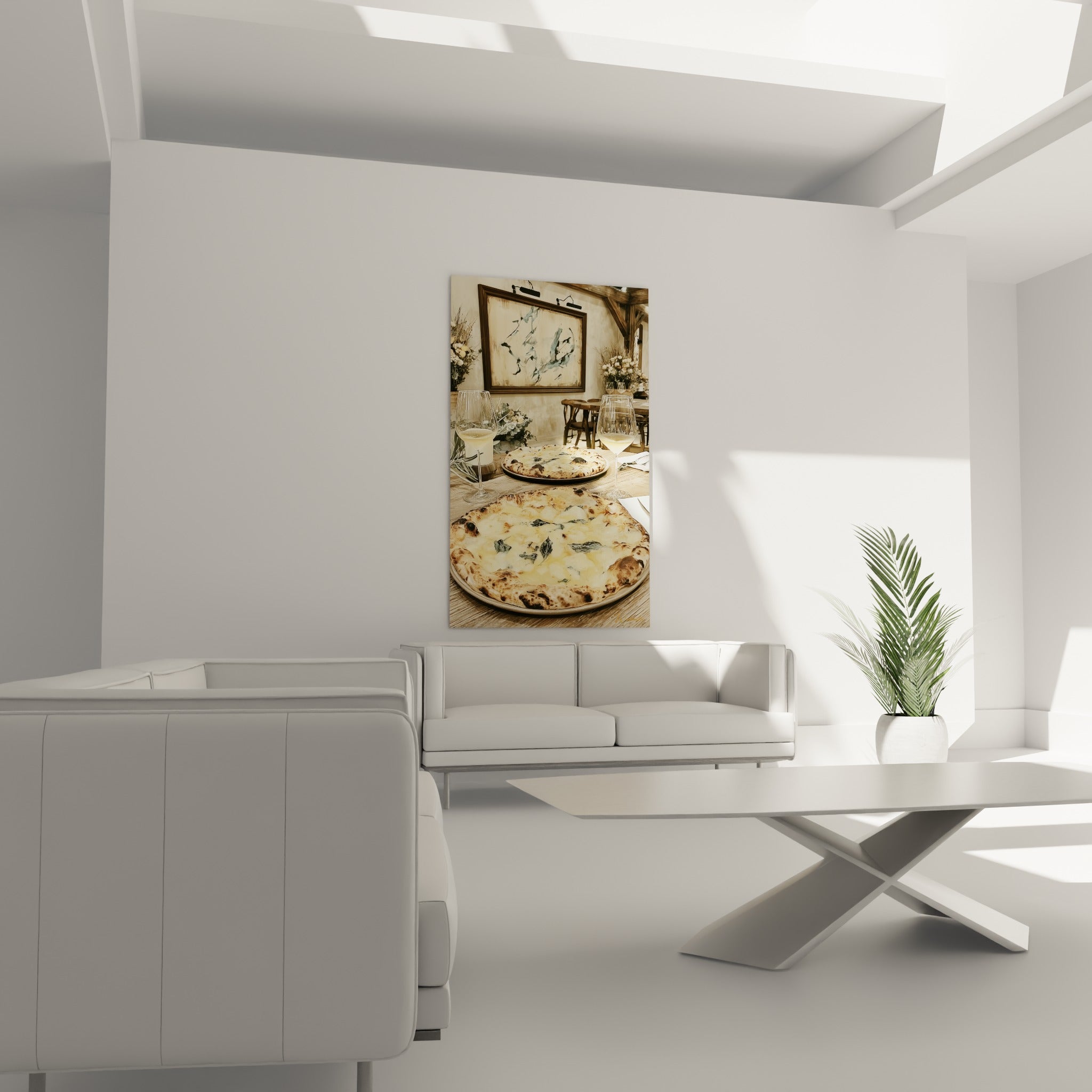 Croûte de pizza noircie et mozzarella crème au-dessus d'un canapé dans un salon lumineux.