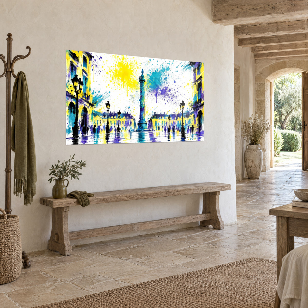 Tableau place parisienne aquarellée, lampadaires noirs et façades jaune vif sous les éclats bleus, banc en bois, maison en pierre