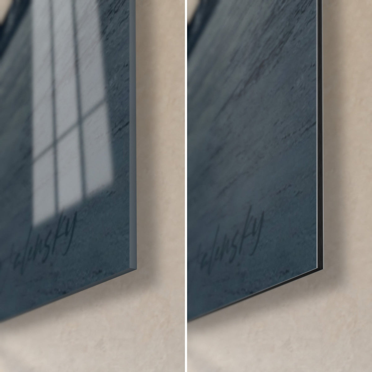 Tableau plage au crépuscule, coin bas droit : verre brillant reflétant une fenêtre, Dibond mat bleu ardoise, tranche 3 mm