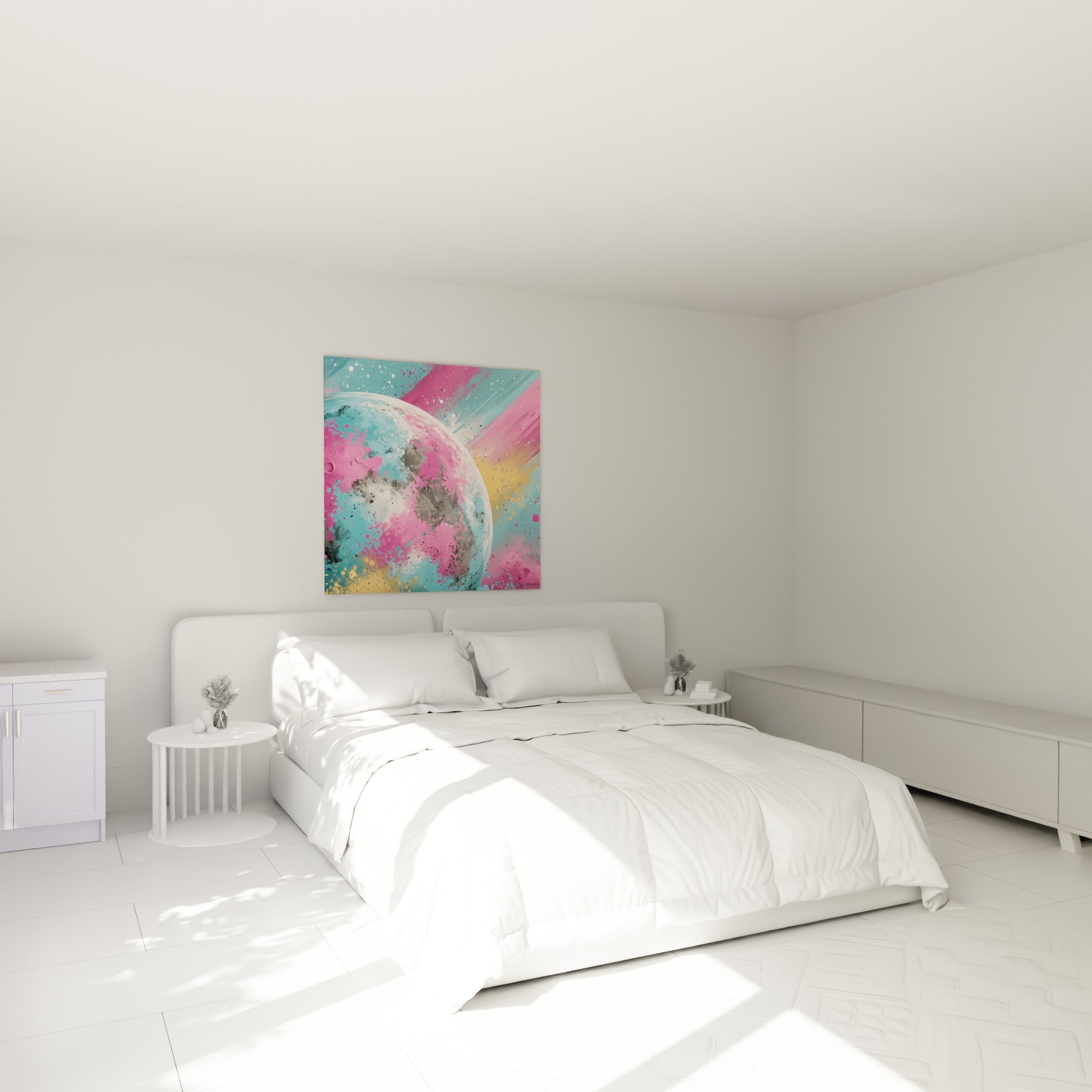 Sphère cosmique rose et dorée aux éclaboussures blanches, accrochée au-dessus d'un lit dans une chambre claire