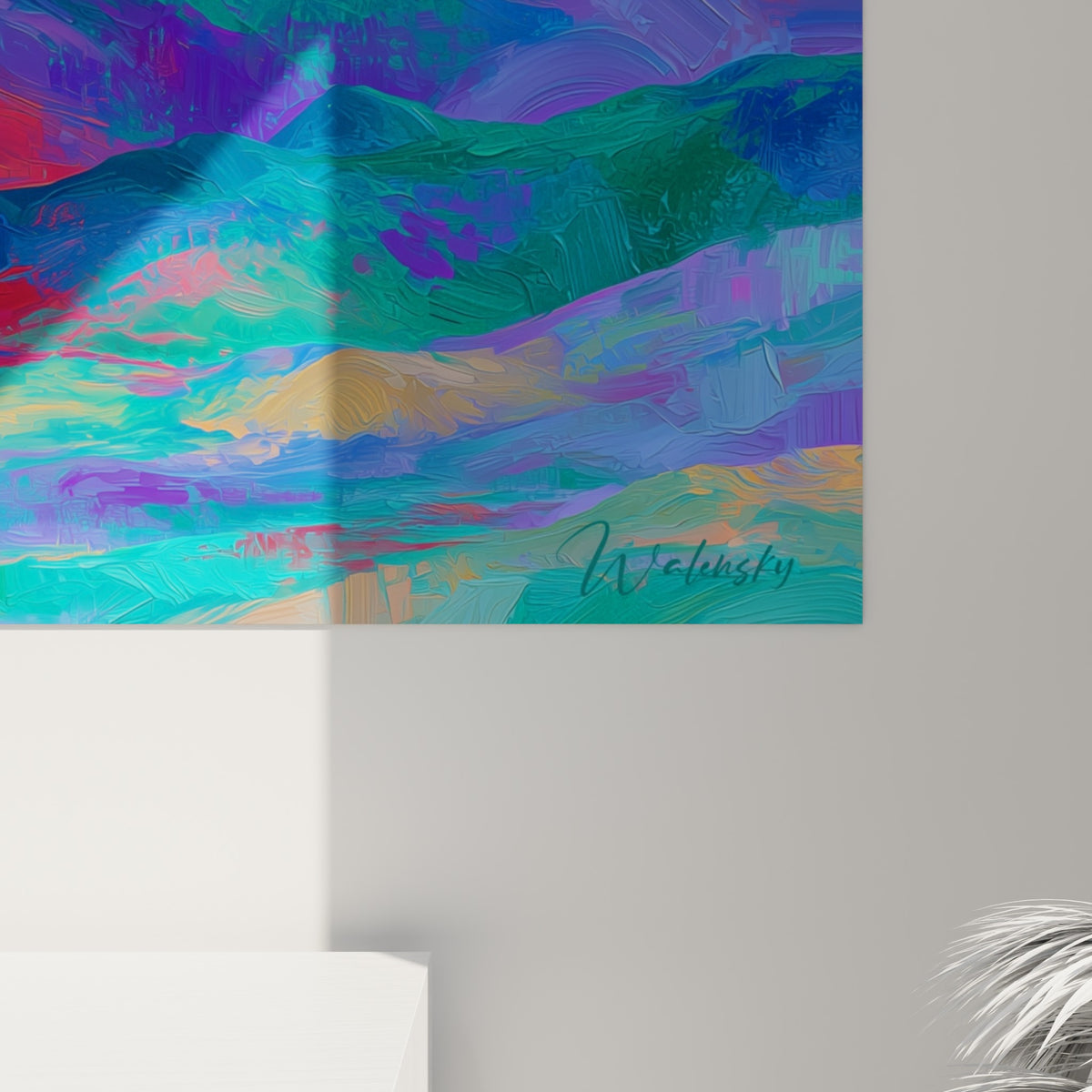Matière épaisse et coulures colorées visibles sur la surface de la lune bleue et violette peinte