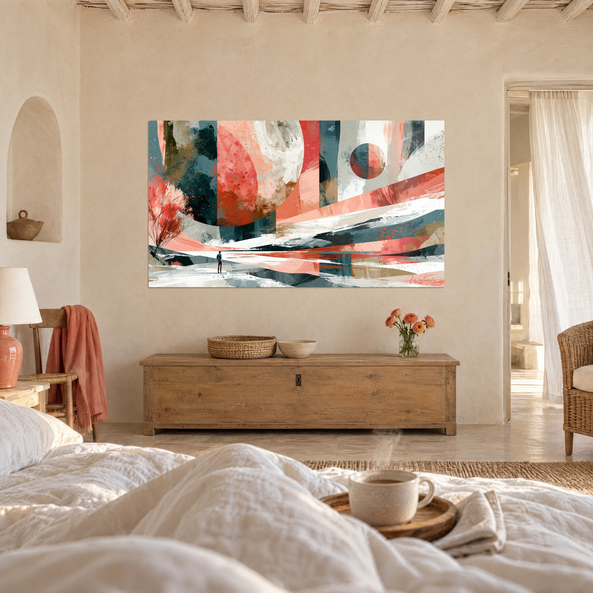 Tableau paysage lunaire abstrait rose et gris ardoise, petite lune rouge et ocre, une personne de dos, accroché au-dessus d'un lit dans une chambre claire