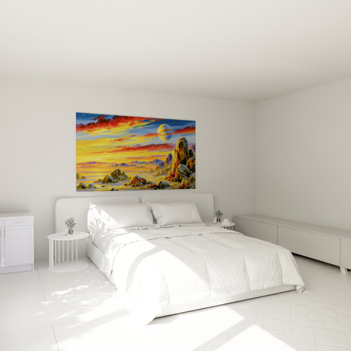 Paysage rocheux doré et ciel embrasé accroché au-dessus d'un lit dans une chambre claire