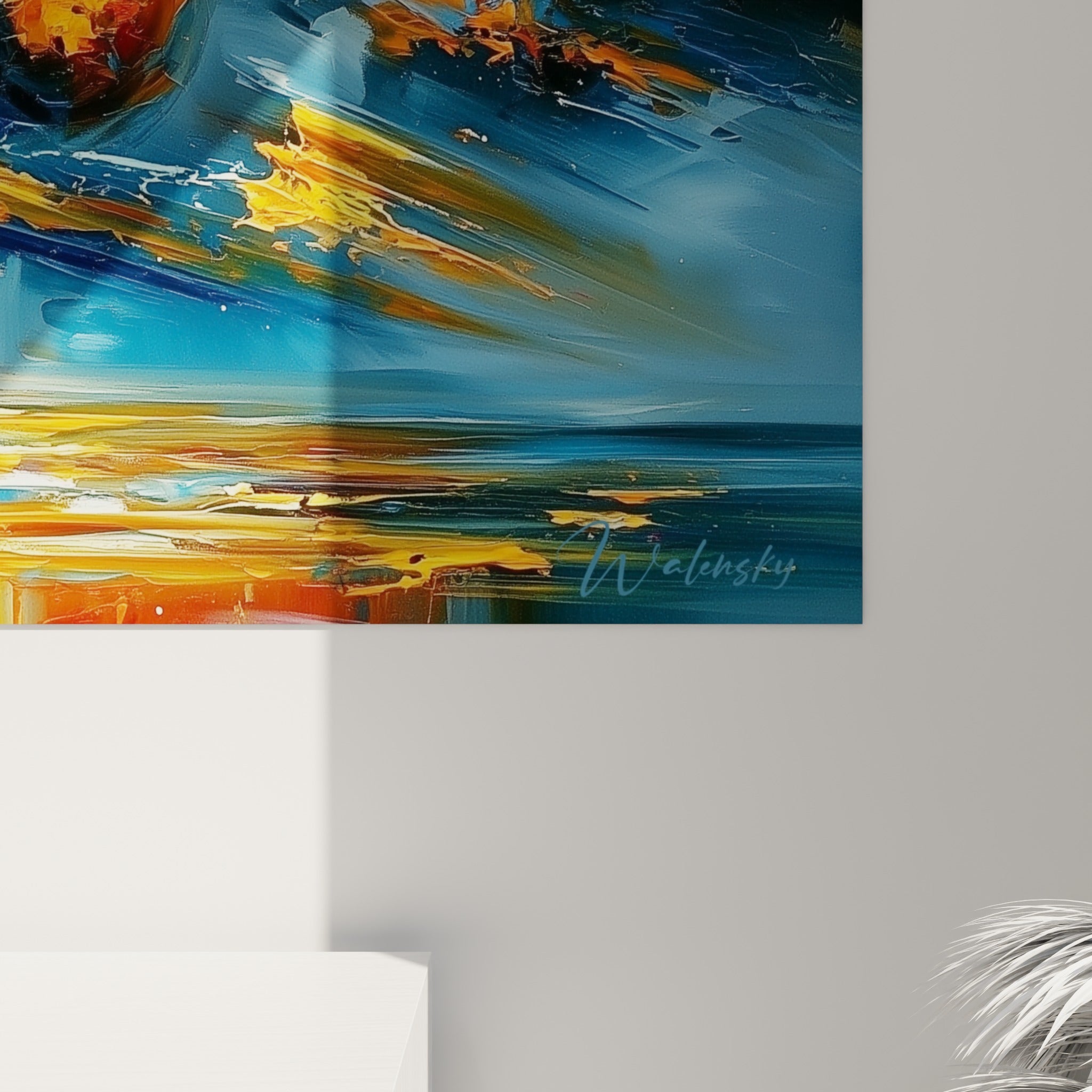 Empâtements épais d'orange fauve et de bleu marine, coulures dorées visibles en gros plan sur la toile