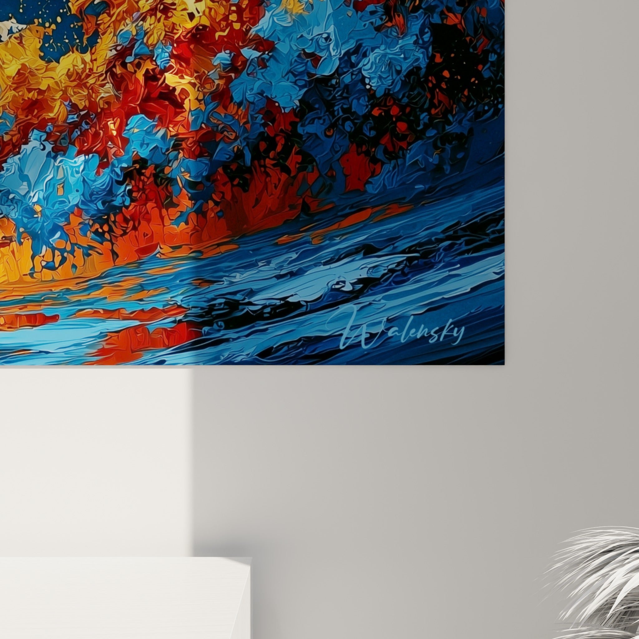 Empâtements bleu marine et coulures orange dorées visibles de près sur cette toile Planète texturée