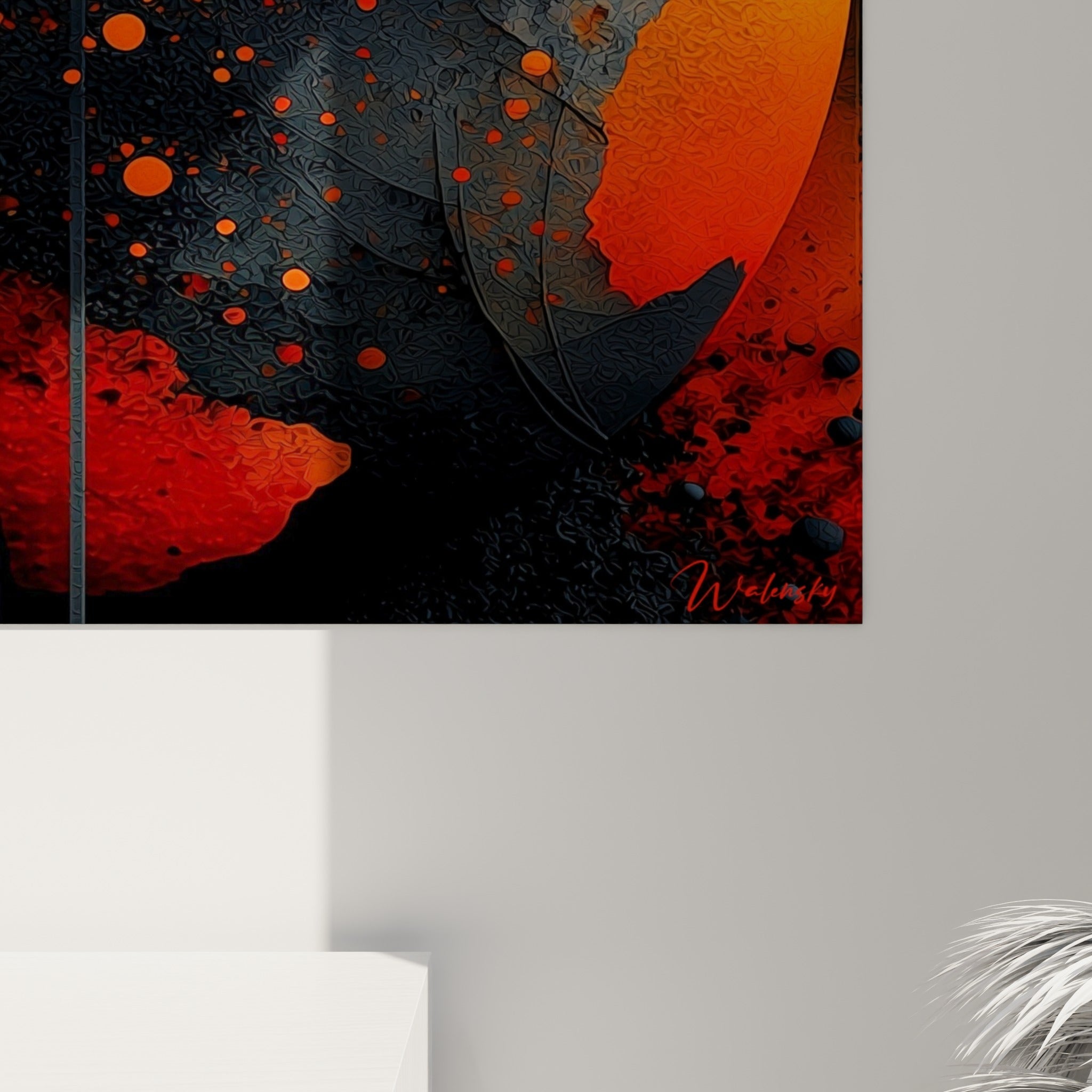 Empâtements orange vif et grain anthracite se mêlant en gros plan, coulures rouge sombre visibles sur la toile