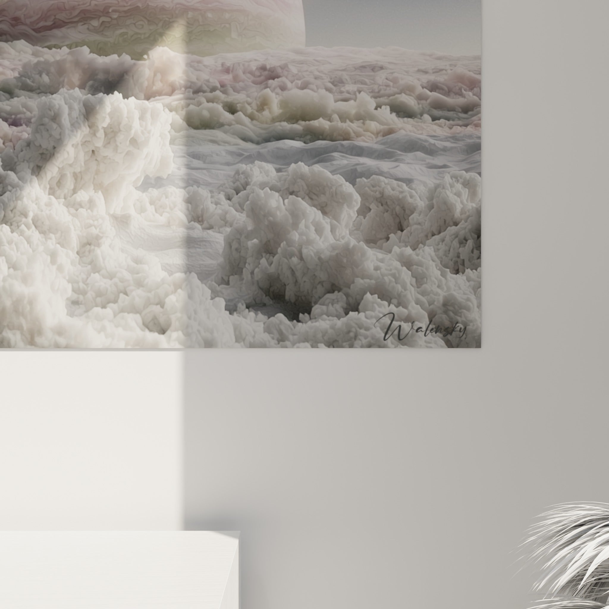 Grain texturé de la toile révélant les nuances rose poudré et blanc givré des anneaux planétaires