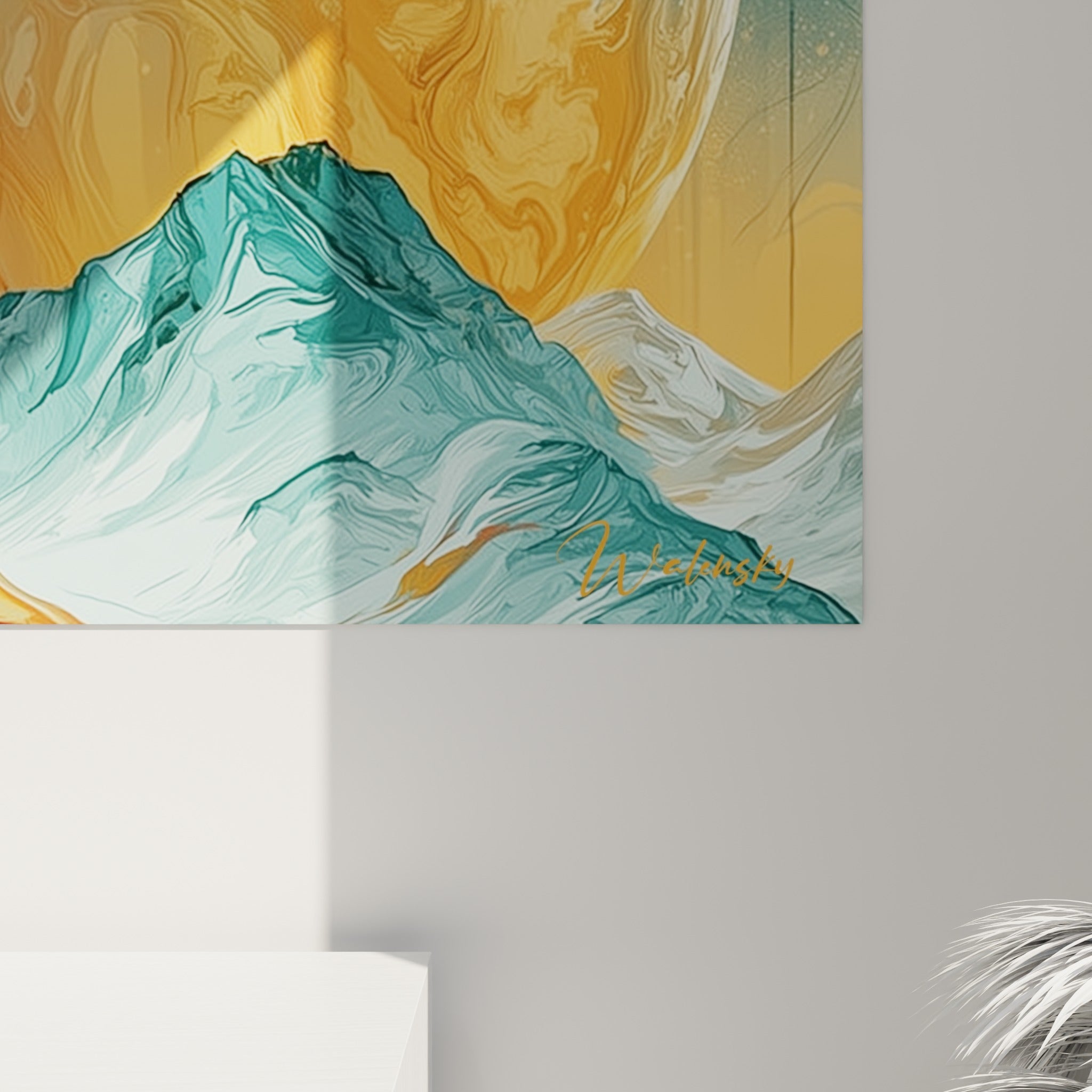 Empâtements marbrés turquoise et ambre visibles de près, veinures dorées et coulures fluides sur la toile
