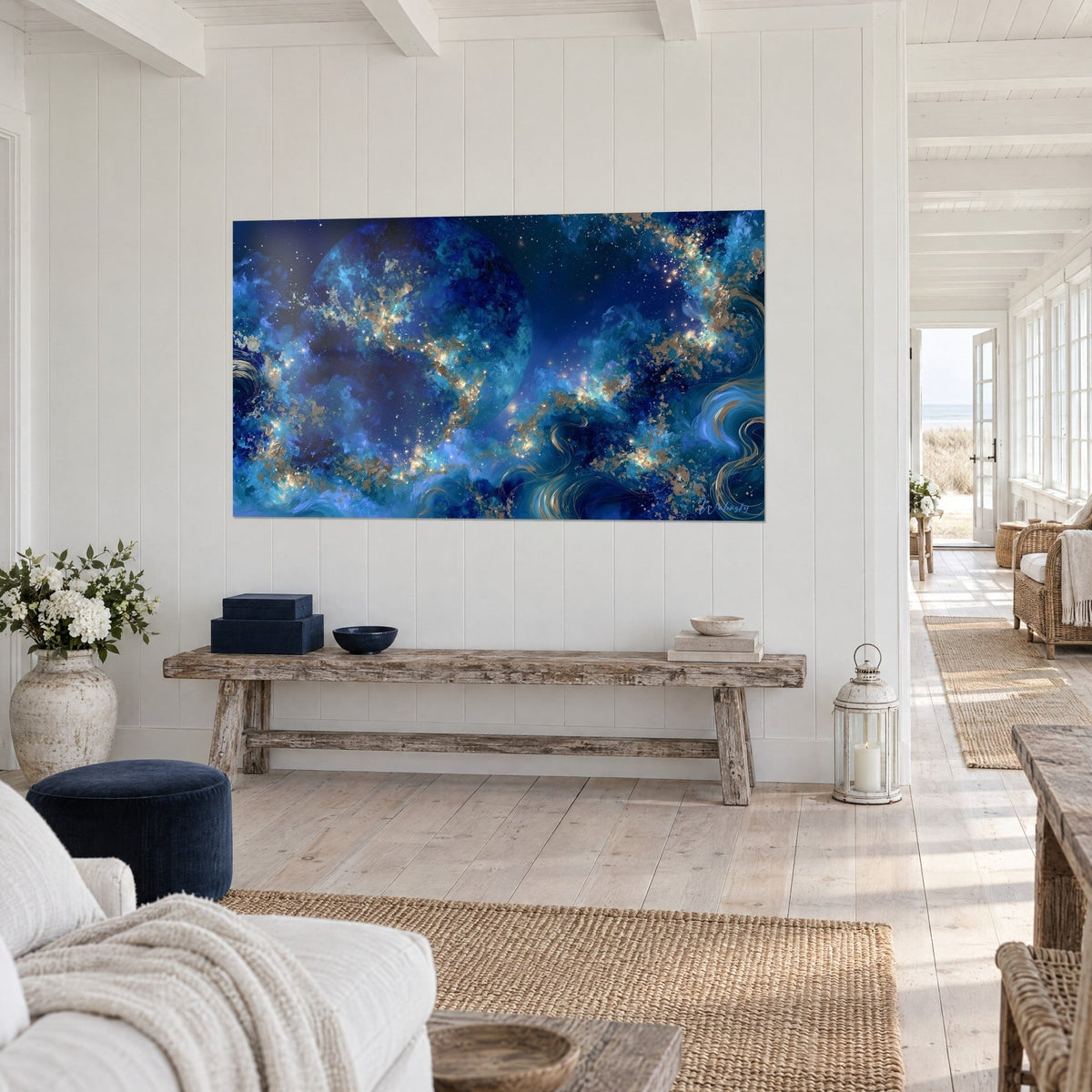 Tableau nébuleuse scintillante aux éclats d'or sur fond bleu nuit, vue de trois-quarts, banc rustique, maison bord de mer