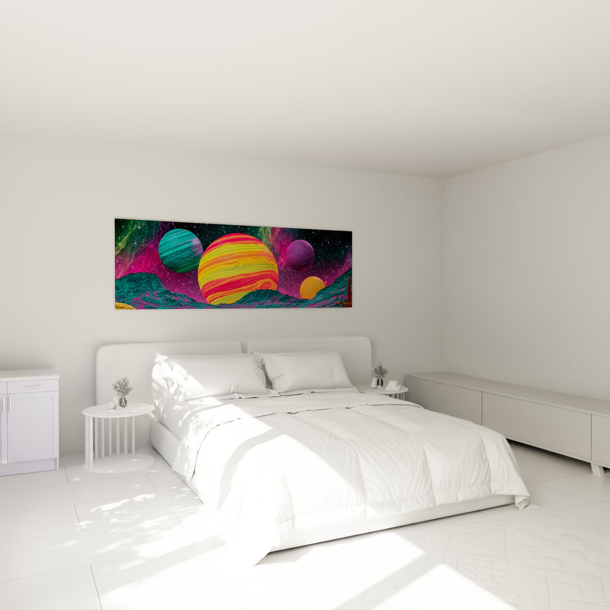 Sphères orange, turquoise et violette d'un paysage cosmique accrochées au-dessus d'un lit dans une chambre claire.