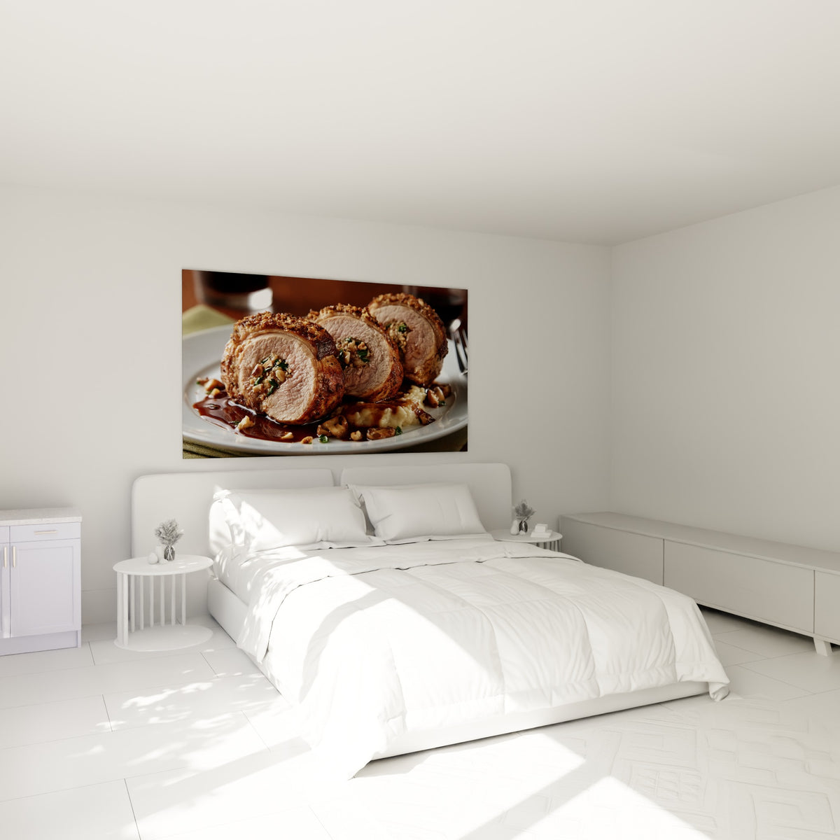 Rôti farci doré et sauce brune illustrés au-dessus d'un lit dans une chambre claire
