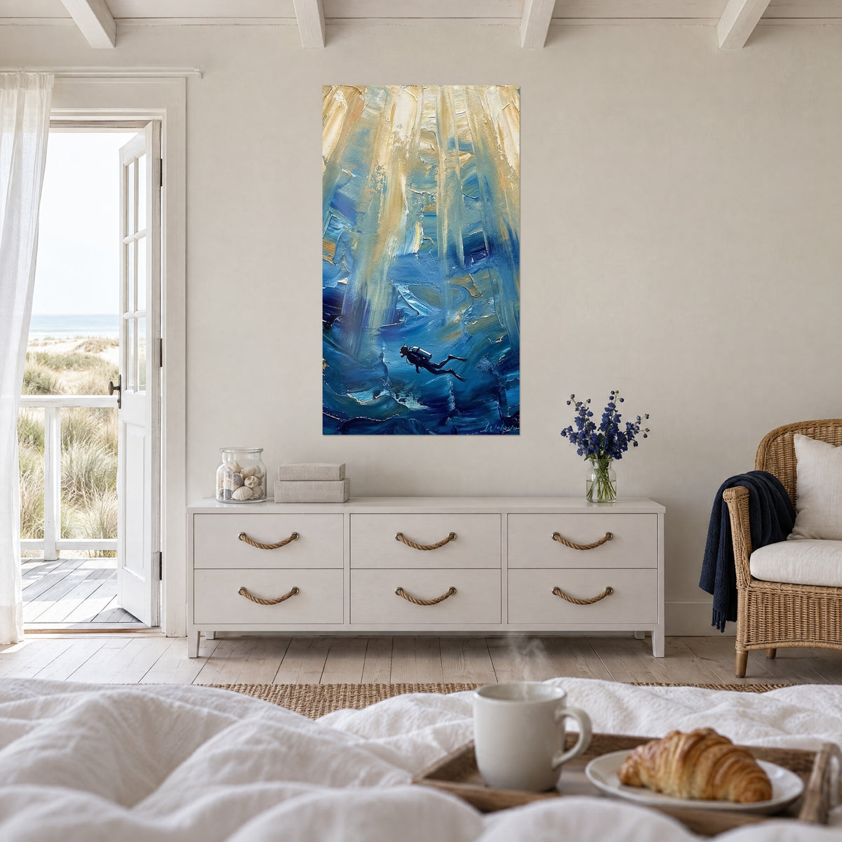 Tableau explorateur subaquatique nageant sous des stalactites de glace ivoire et bleu outremer, accroché au-dessus d'un lit dans une chambre claire