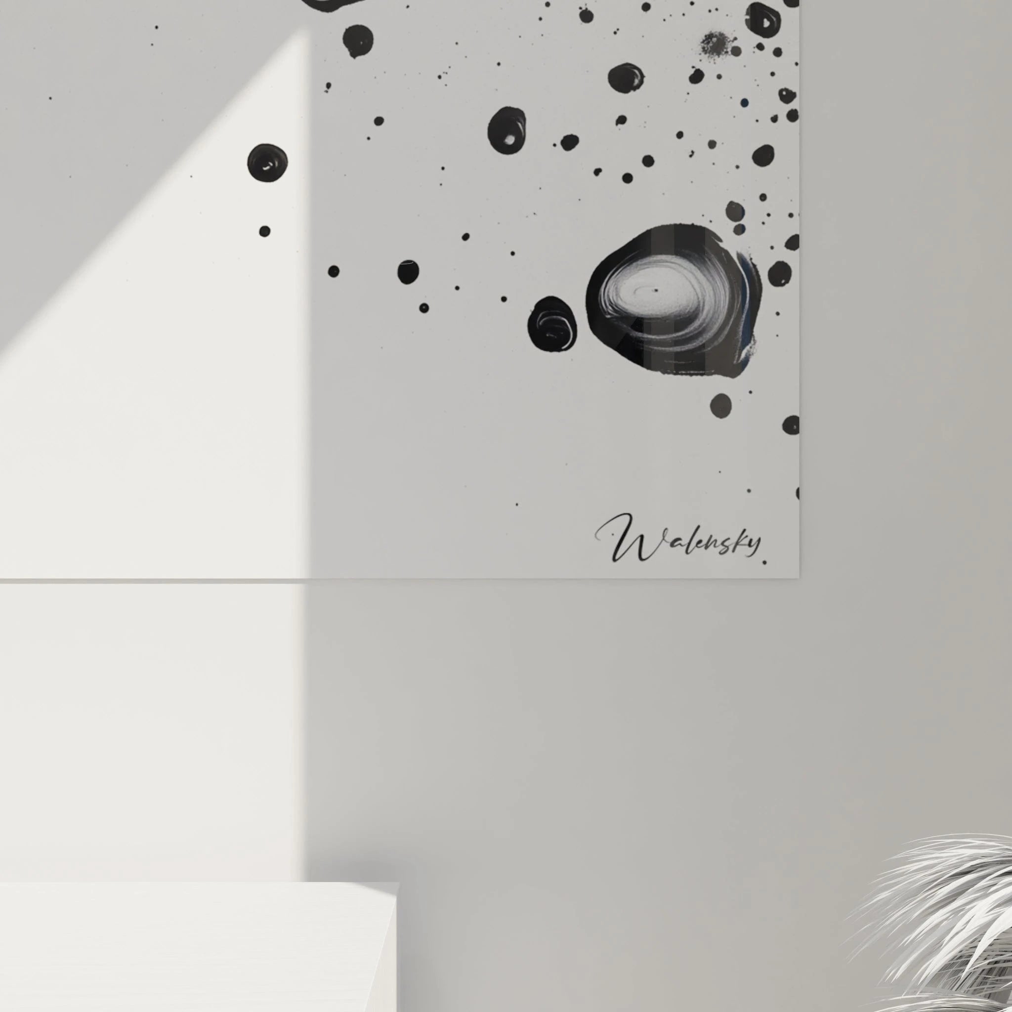 Tableau tacheté noir et blanc de Walensky avec des formes abstraites sur fond clair